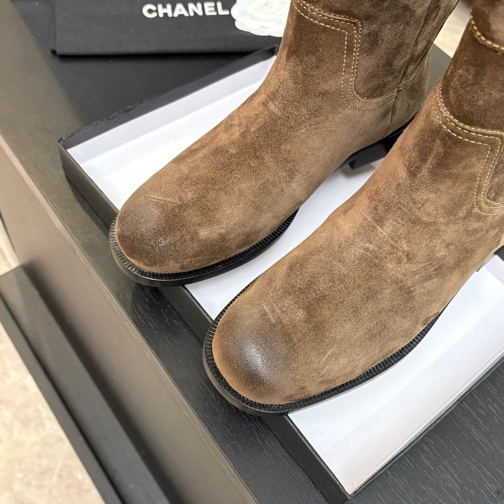 CC 2025 Short Boot Brown Suede 550662