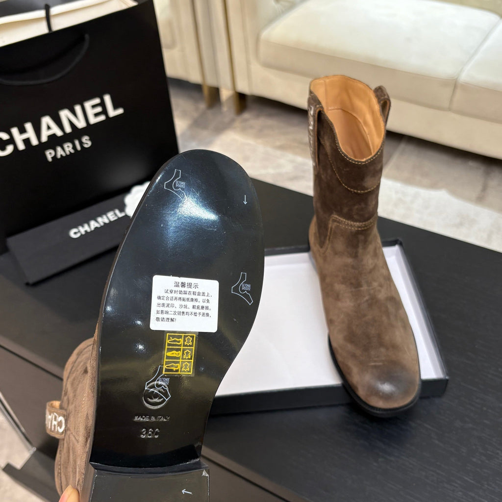 CC 2025 Short Boot Brown Suede 550662