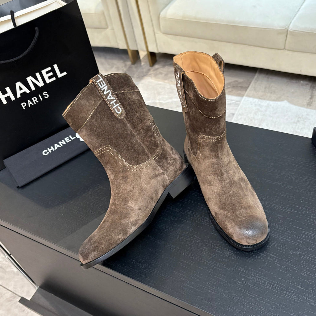 CC 2025 Short Boot Brown Suede 550662