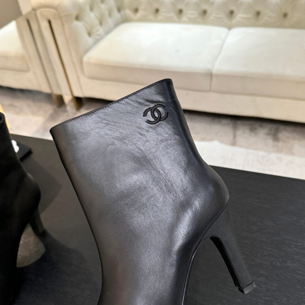 CC Gabrielle Chanel Ankle Boots 8.5cm Black Sheepskin Black Fabric
