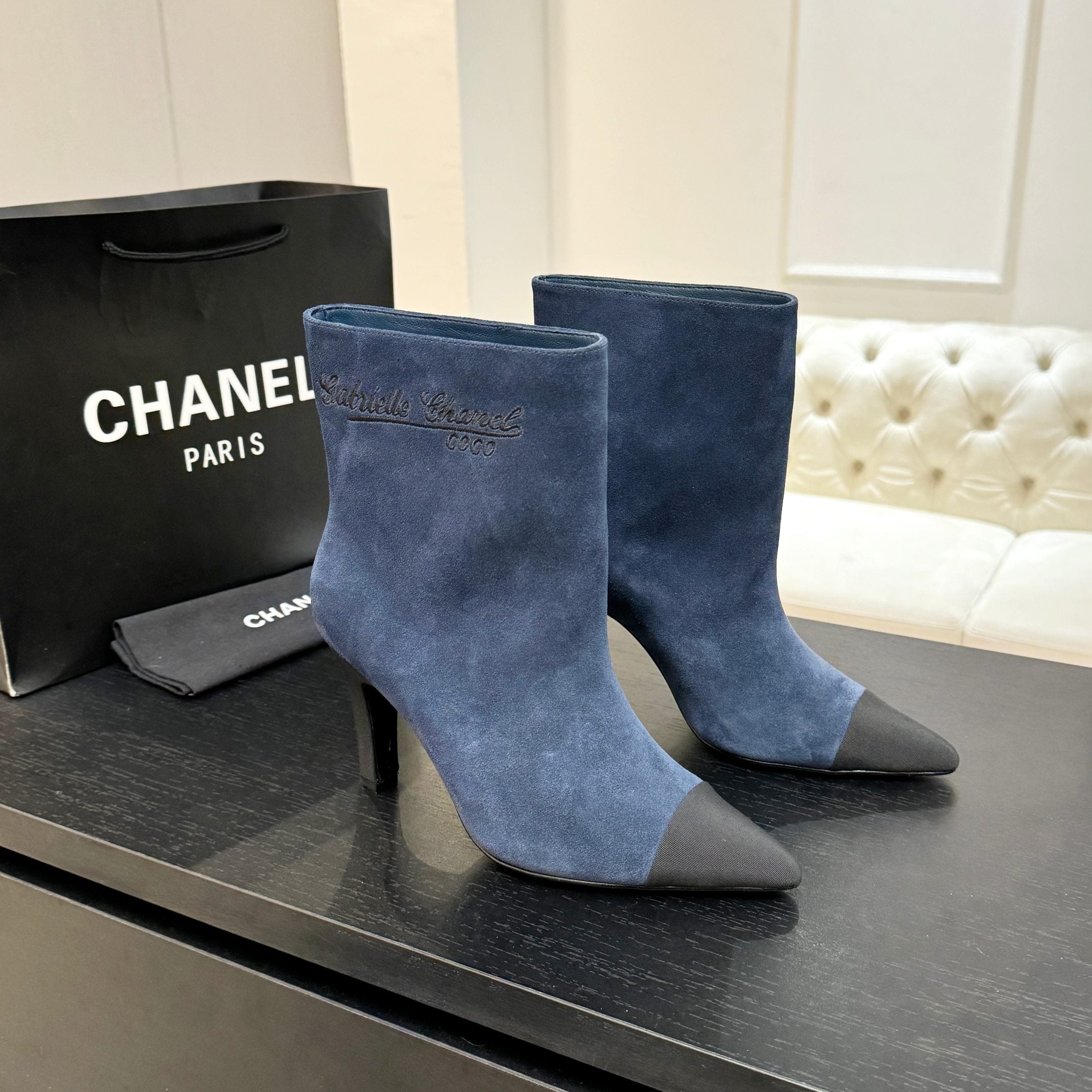 CC Gabrielle Chanel Ankle Boots 8.5cm Dark Blue Suede Black Fabric