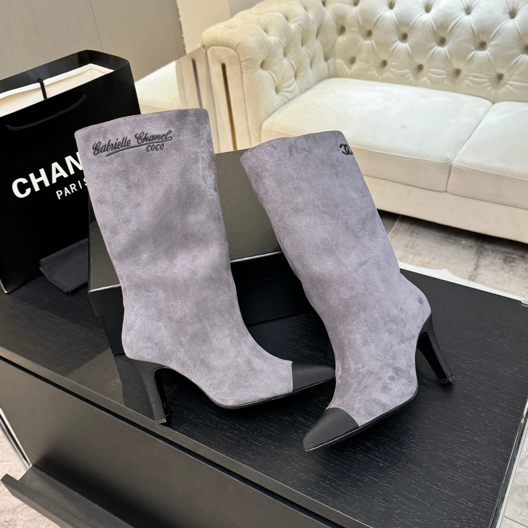 CC Gabrielle Chanel Boots 8.5cm Purple-Grey Suede Black Fabric
