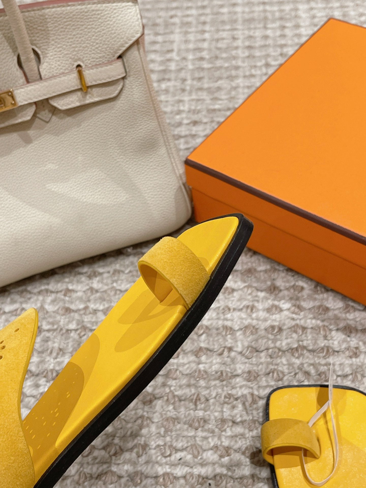 HM Hera Sandal Yellow Cowhide Suede 544536