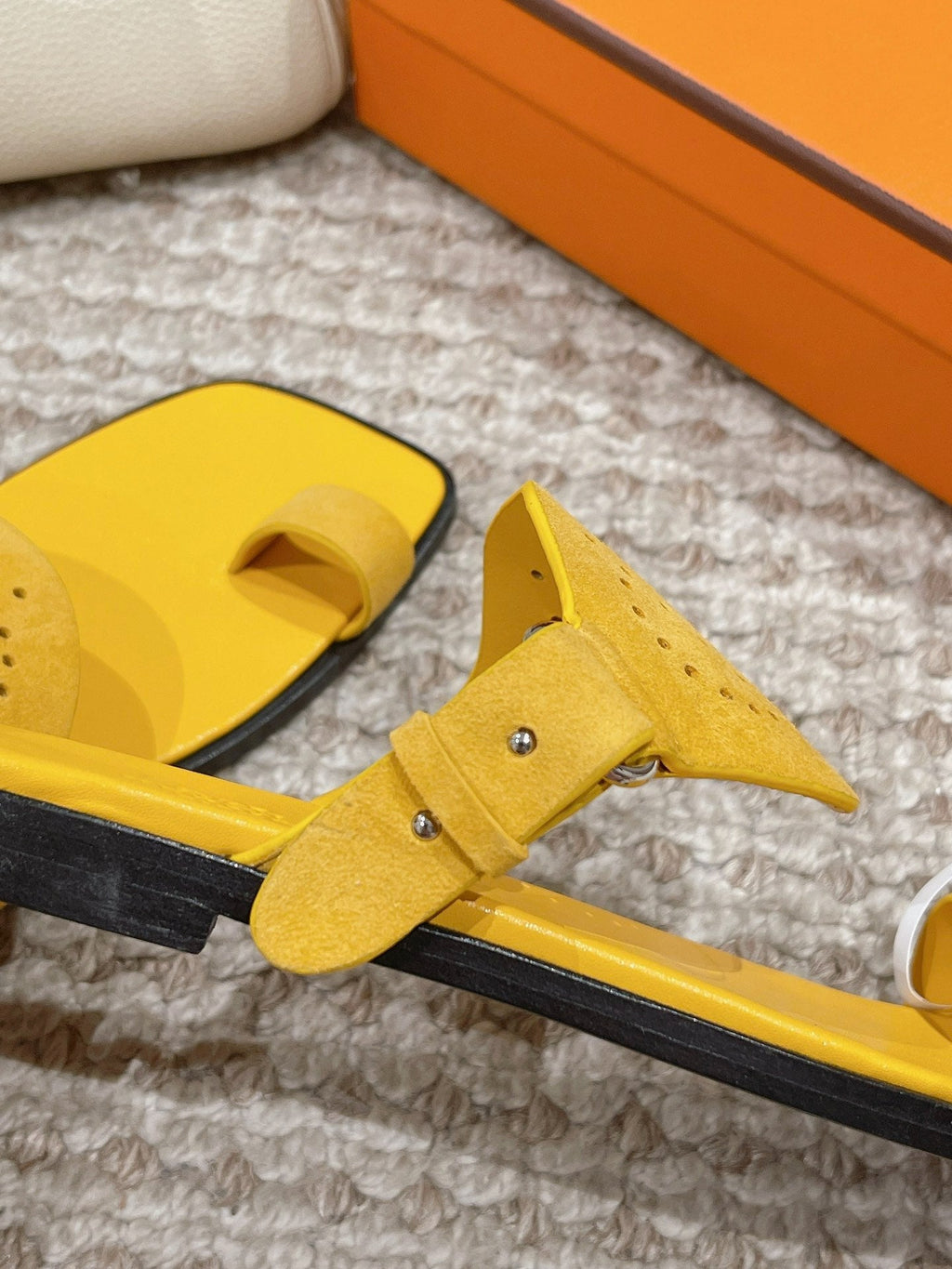 HM Hera Sandal Yellow Cowhide Suede 544536