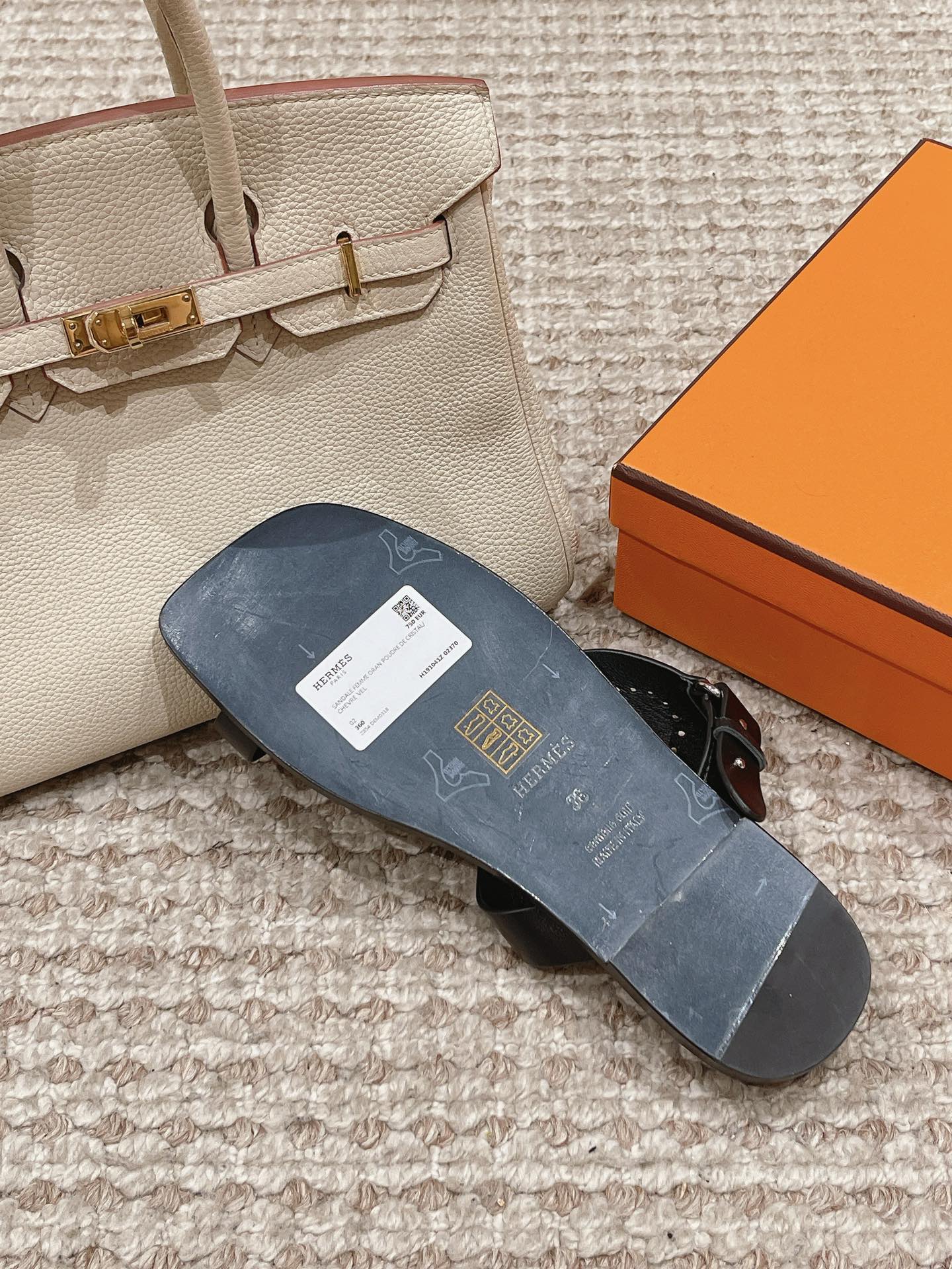 HM Hera Sandal Black Cowhide 544538