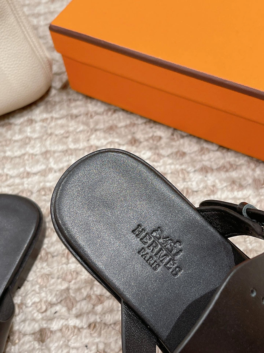 HM Hera Sandal Black Cowhide 544538