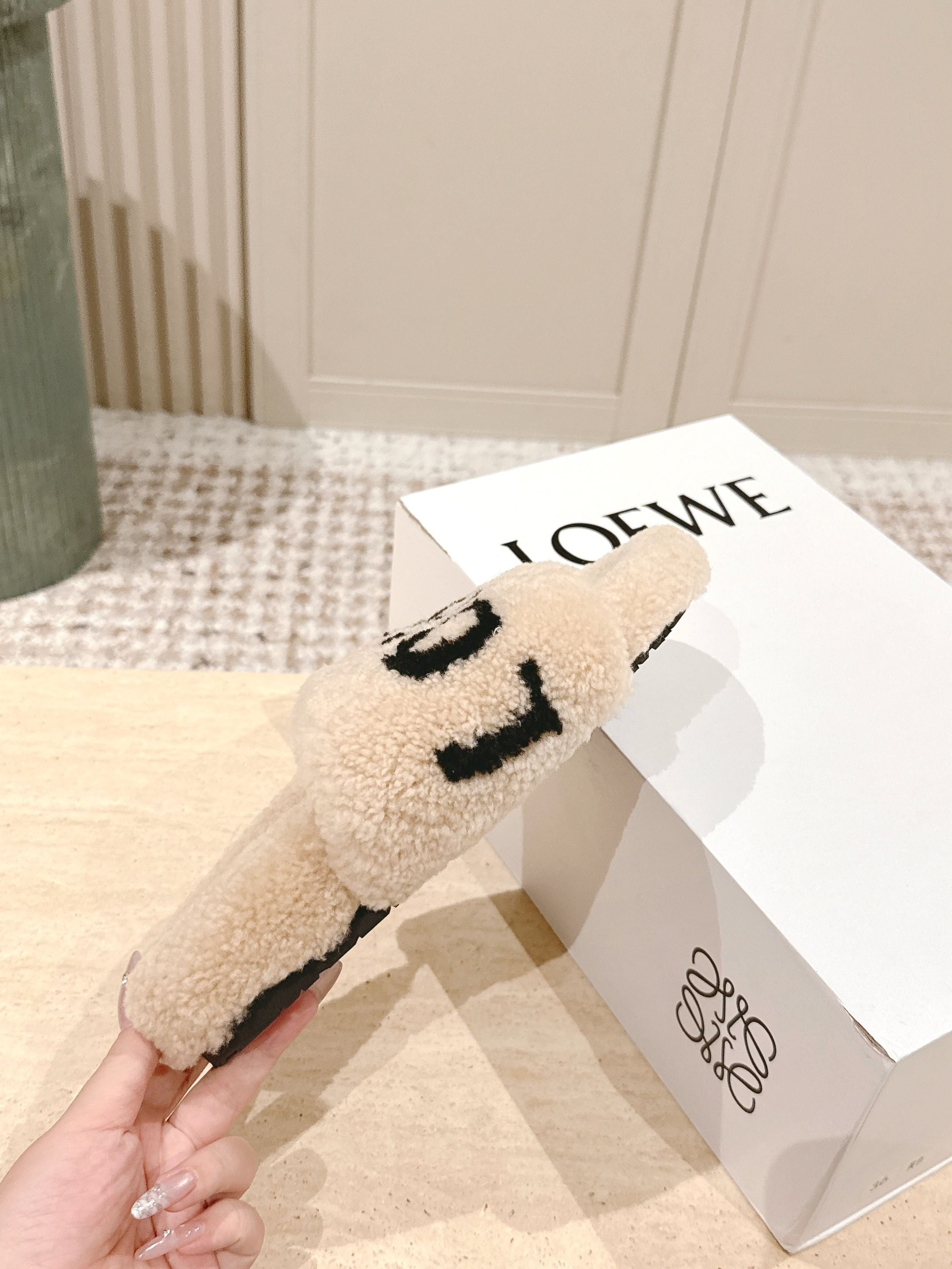 Loewe 2025 Fur Slipper Beige Black Wool 556015