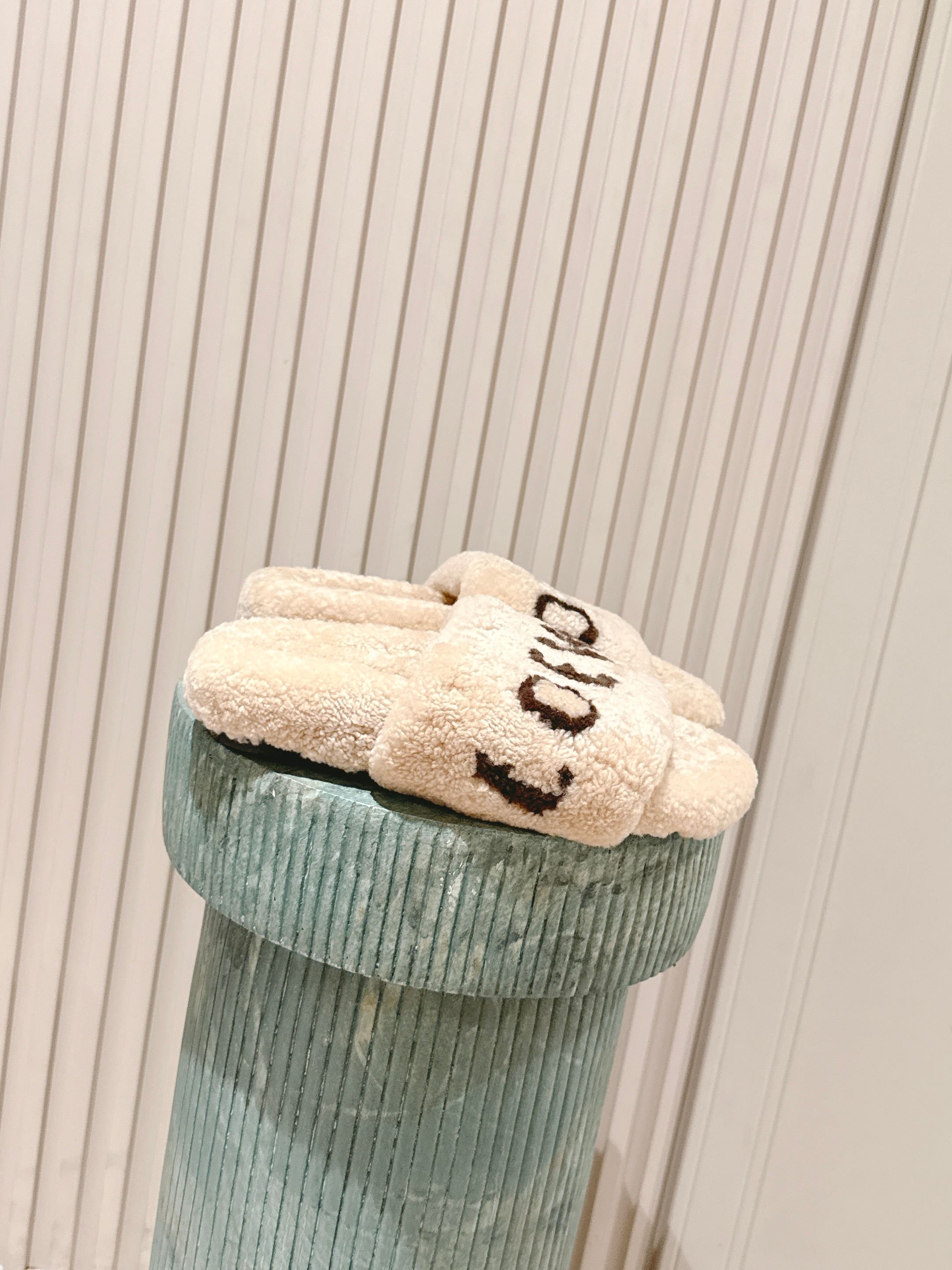 Loewe 2025 Fur Slipper Beige Wool 556017