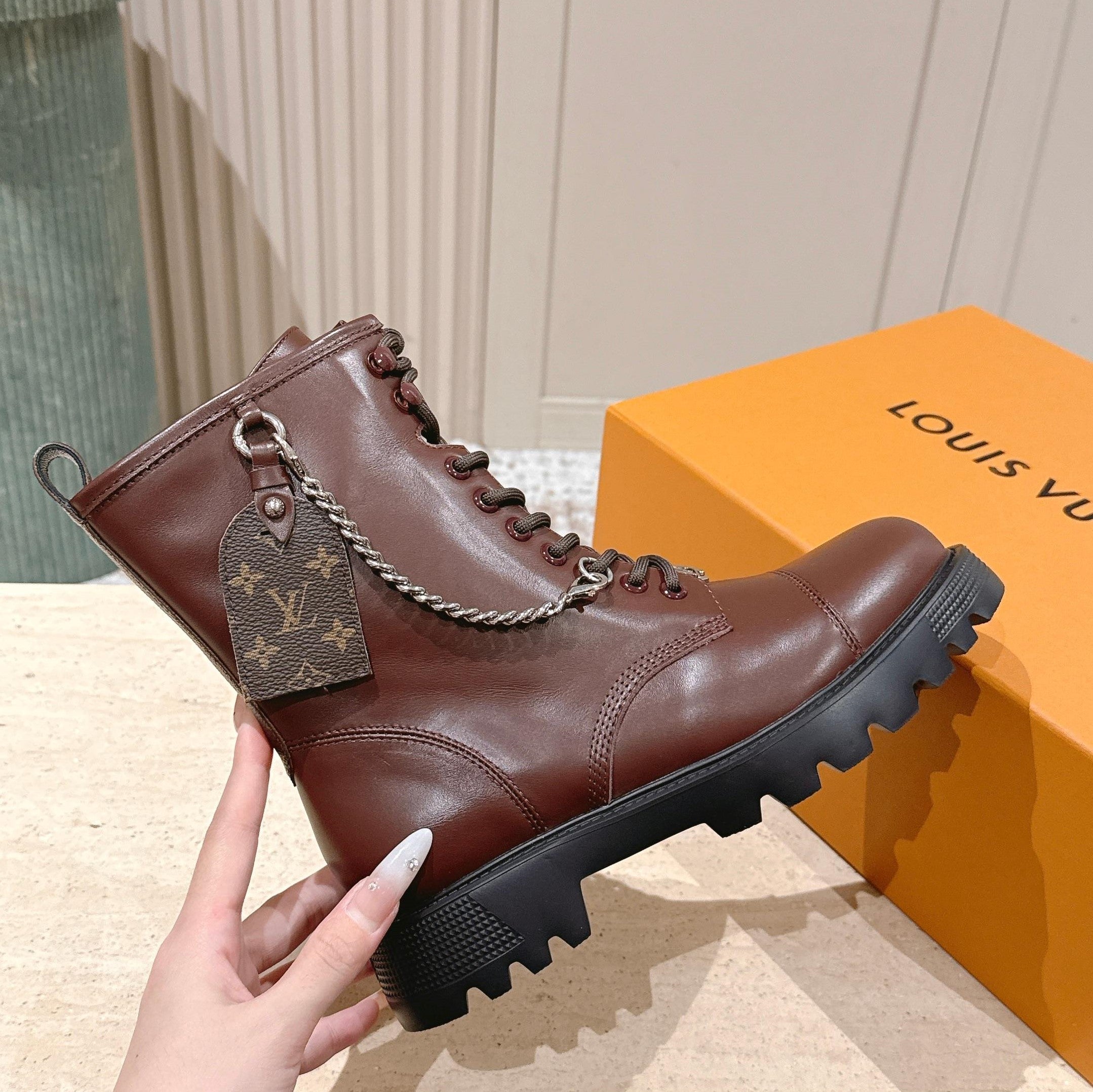 LV District Ranger Ankle Boot Brown Plain Calf Leather 555686