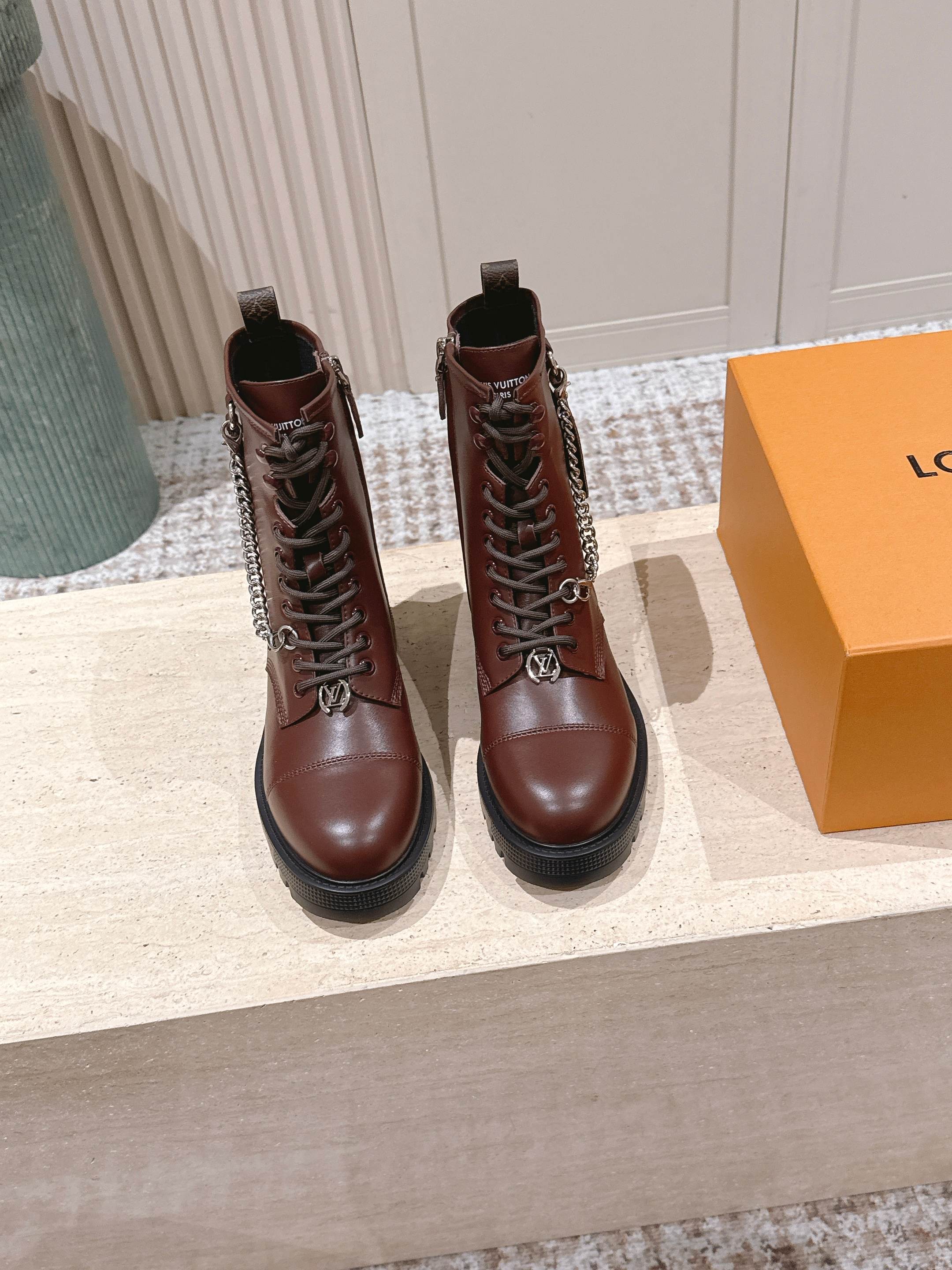 LV District Ranger Ankle Boot Brown Plain Calf Leather 555686