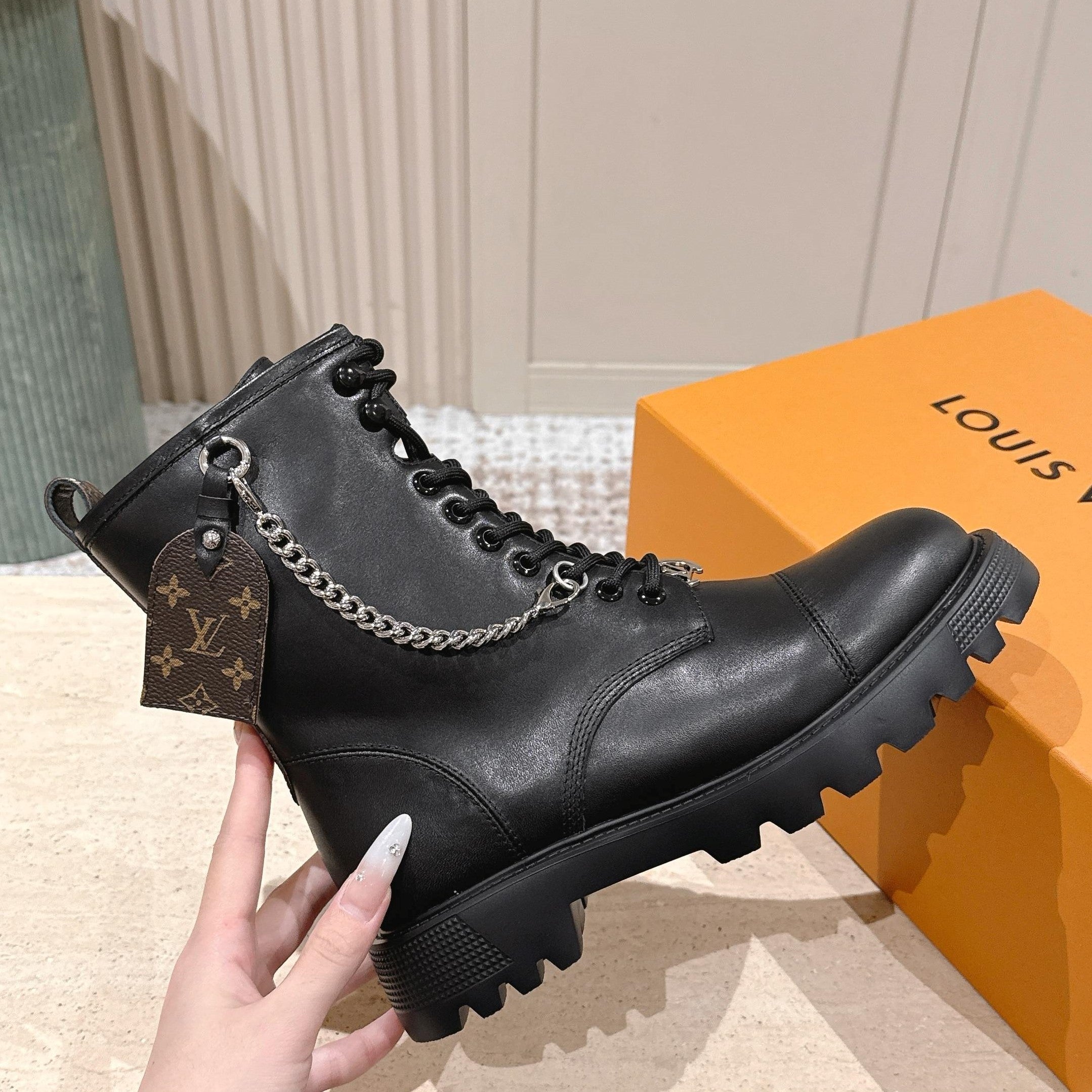 LV District Ranger Ankle Boot Black Plain Calf Leather 555687