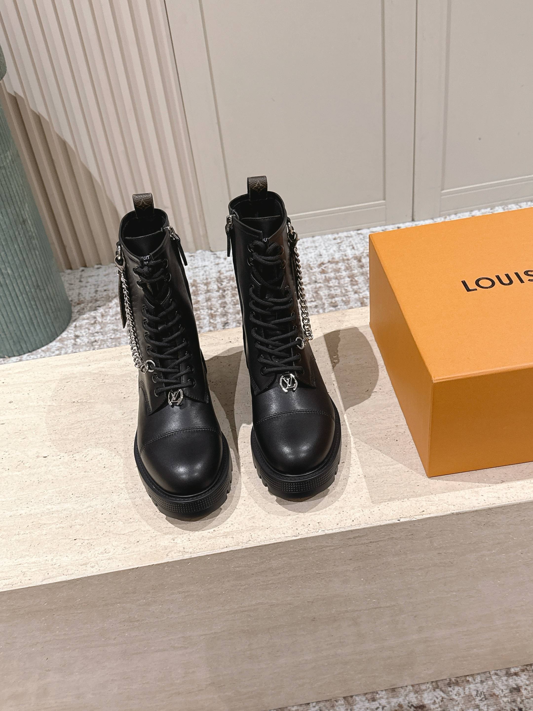 LV District Ranger Ankle Boot Black Plain Calf Leather 555687