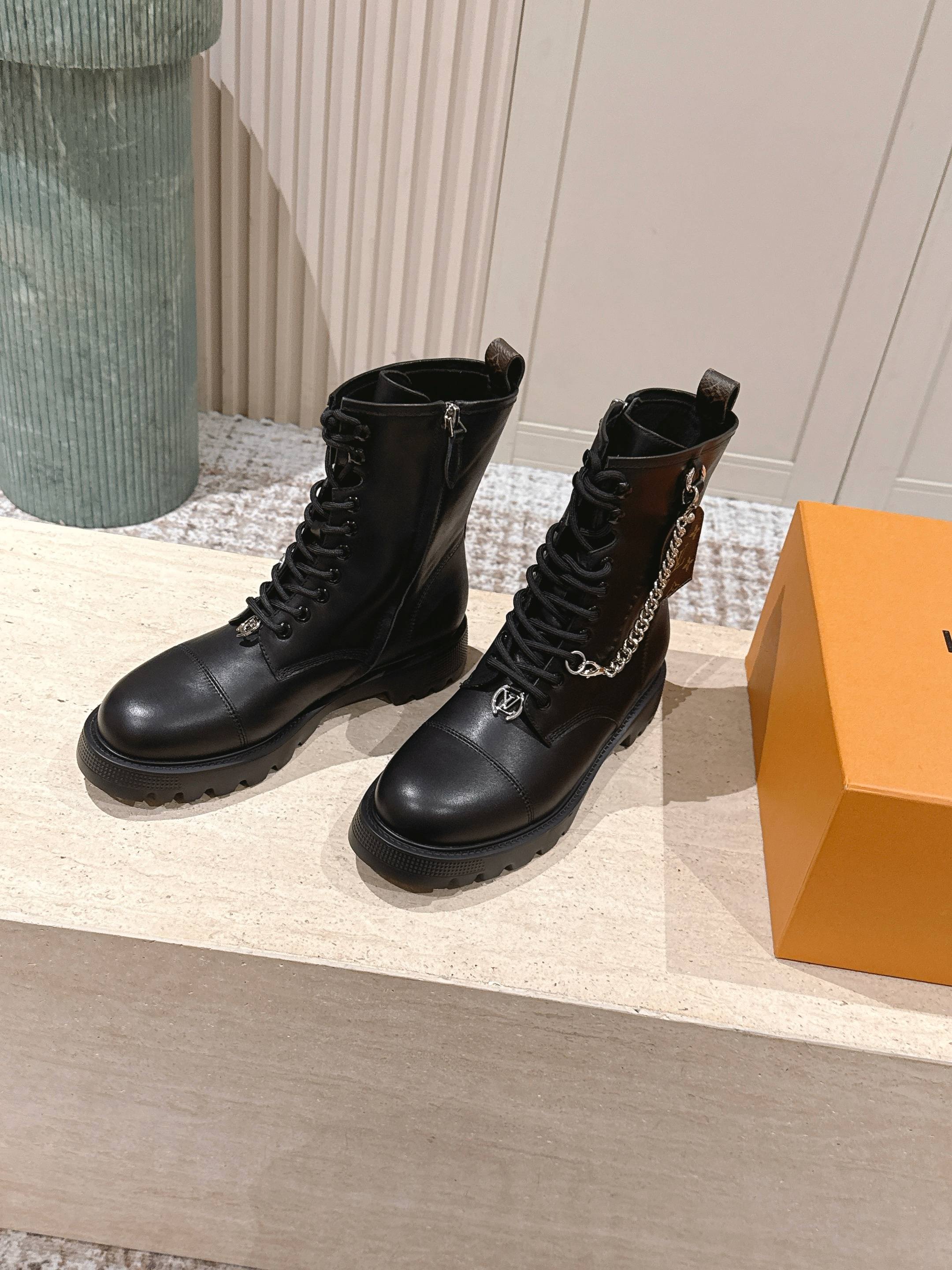 LV District Ranger Ankle Boot Black Plain Calf Leather 555687