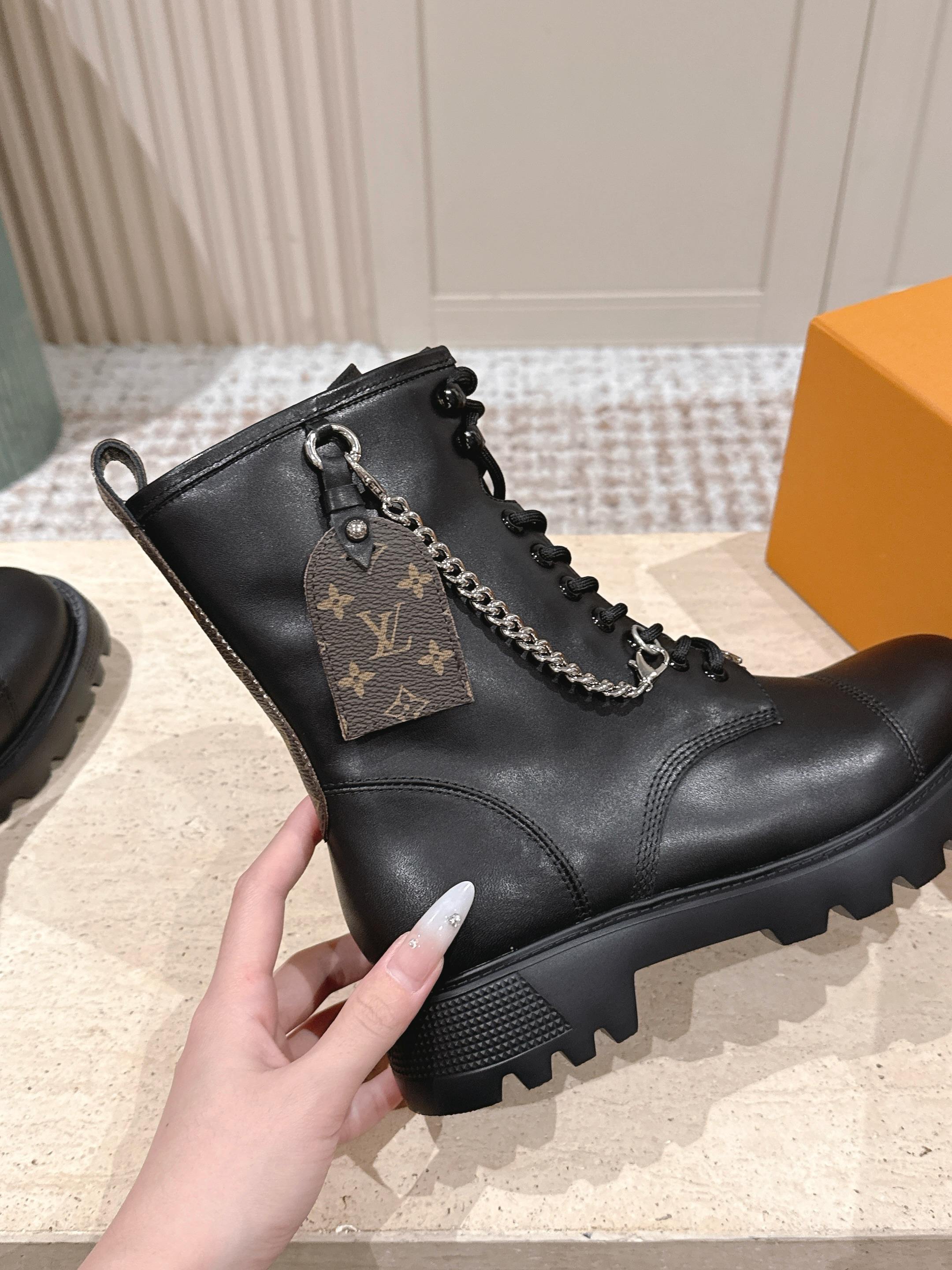 LV District Ranger Ankle Boot Black Plain Calf Leather 555687