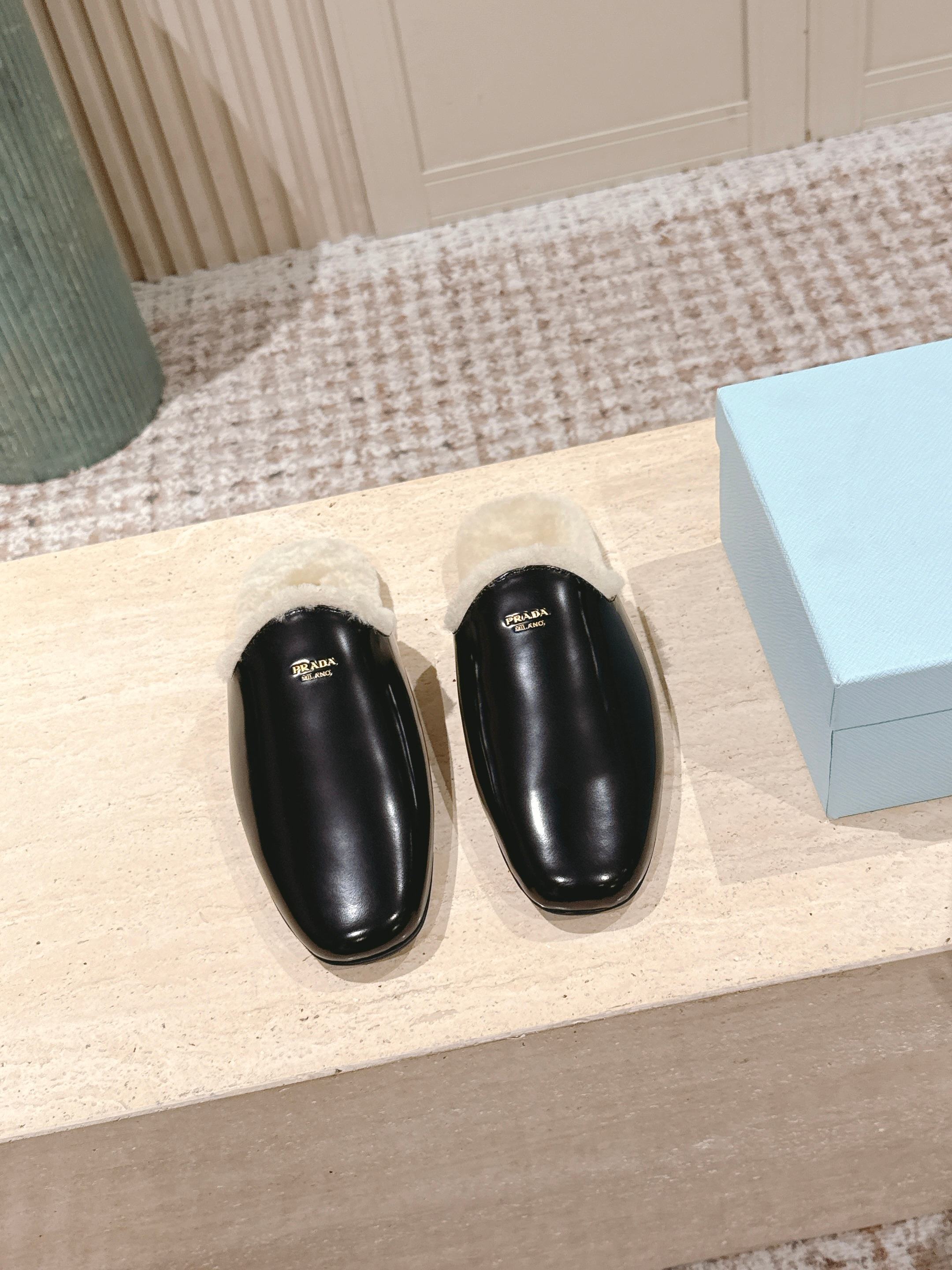 Pra 2025 Mule Black Beige Cowhide Wool 556281