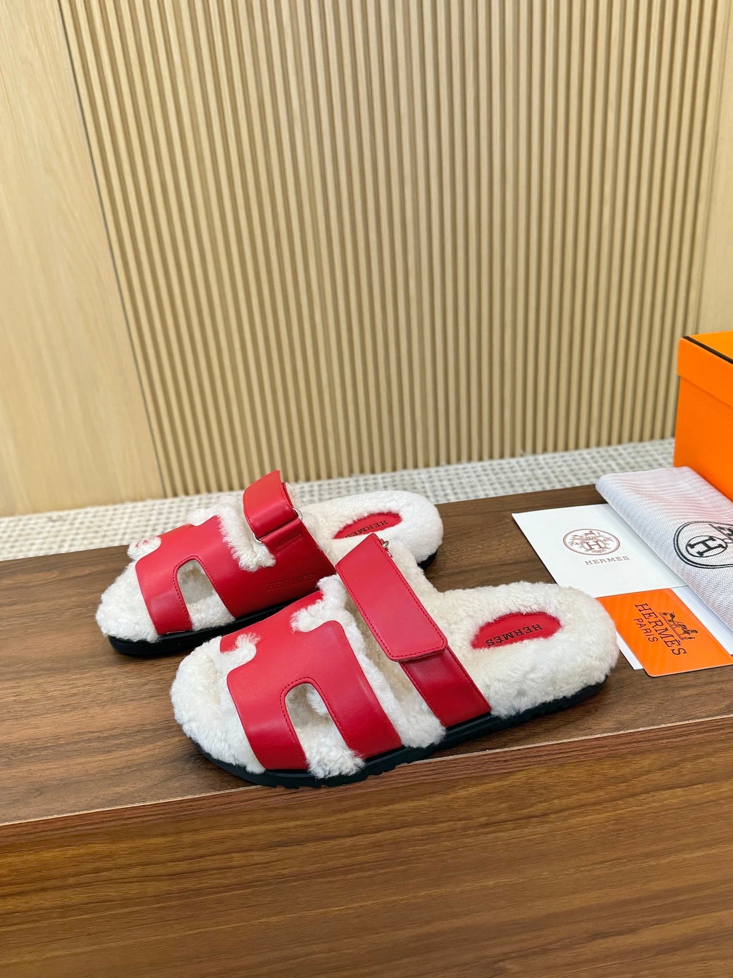 HM Chypre Sandal Red Mix White Wool And Cowhide Lining 543685