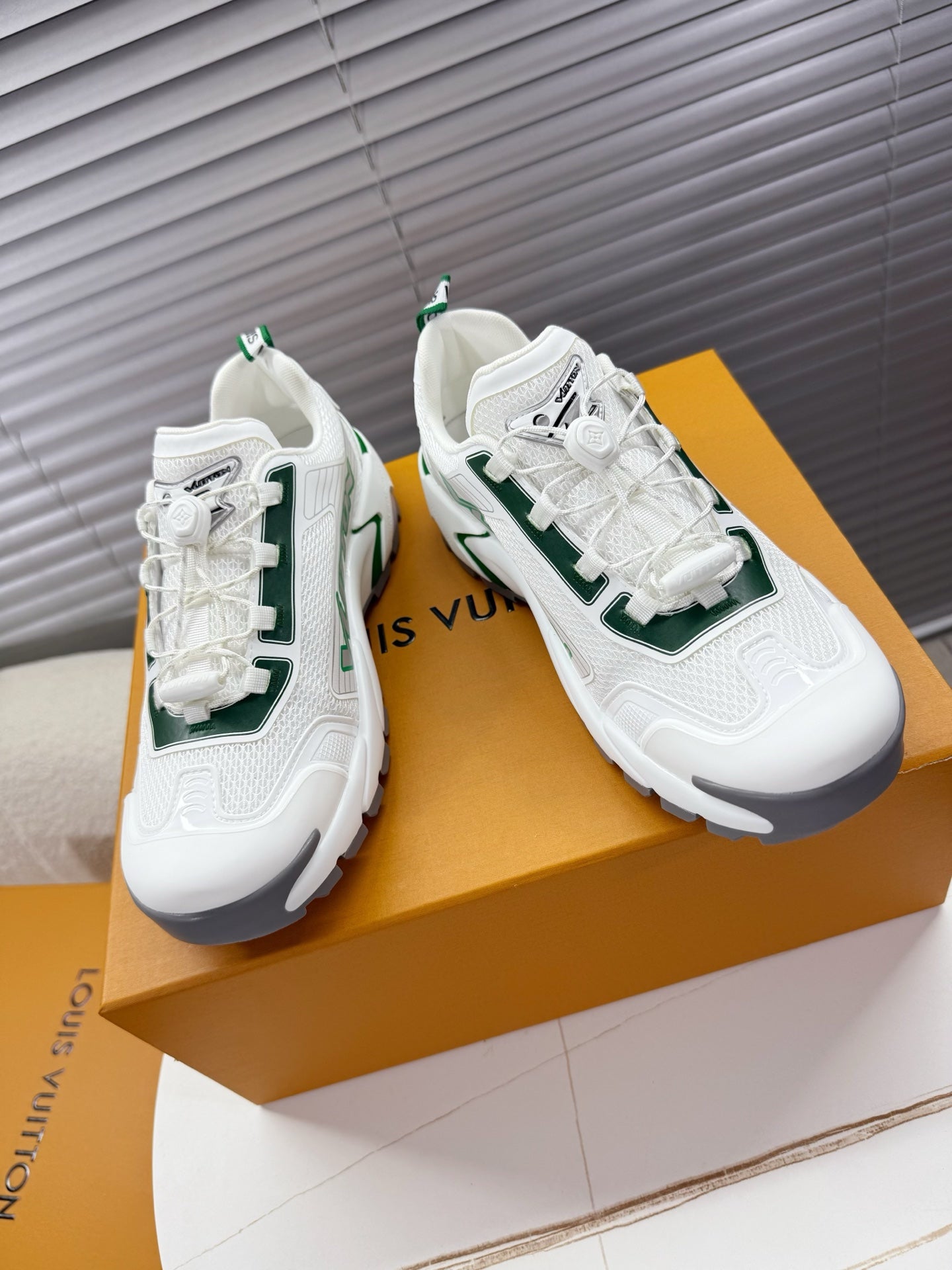 LV Runner Tatic Sneaker Green White Lace Technical Fabric 573942