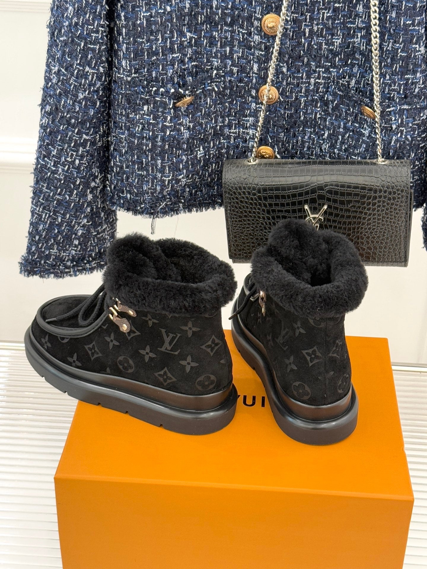 LV Ski Cortina Low Boot Black Suede Wool 572488