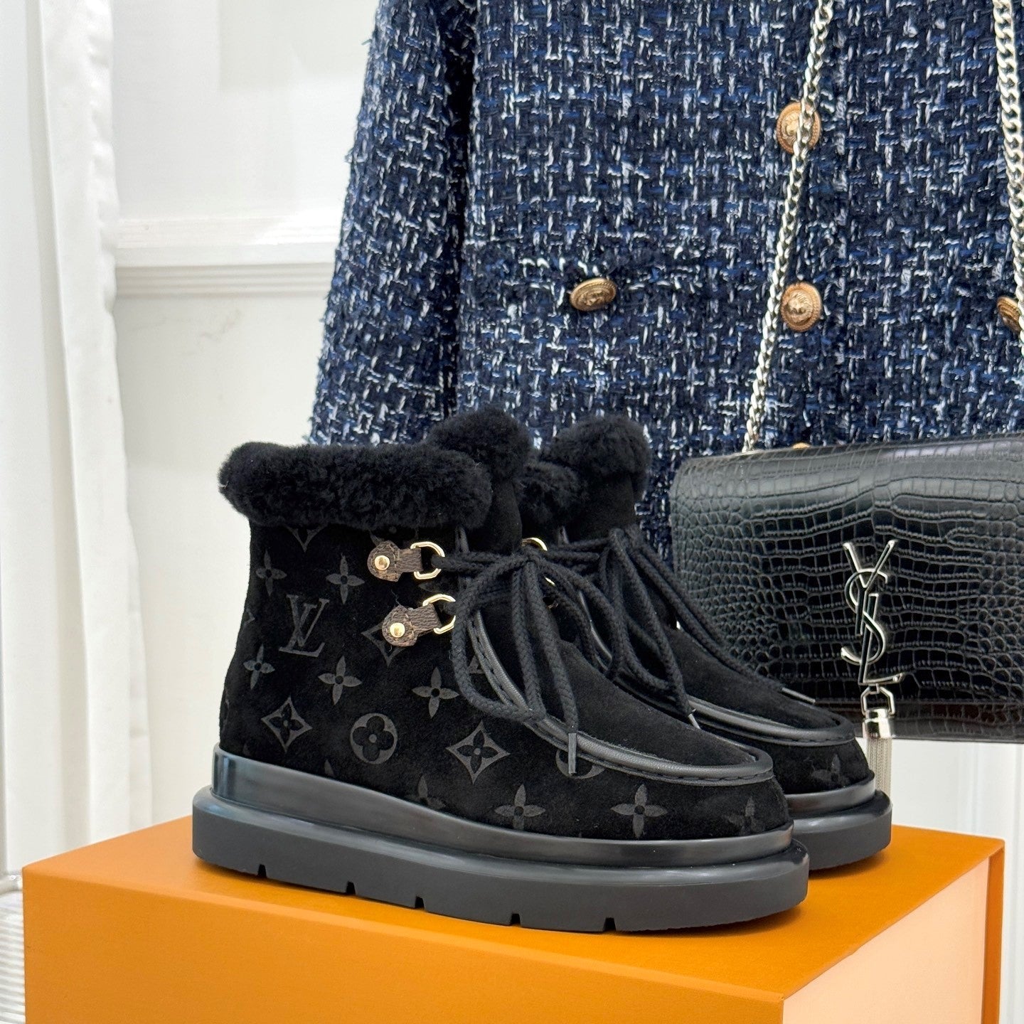 LV Ski Cortina Low Boot Black Suede Wool 572488