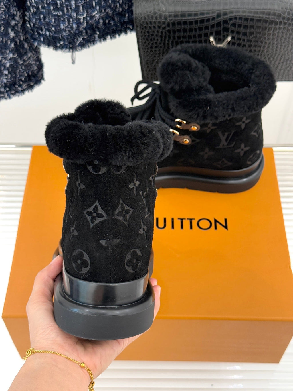 LV Ski Cortina Low Boot Black Suede Wool 572488