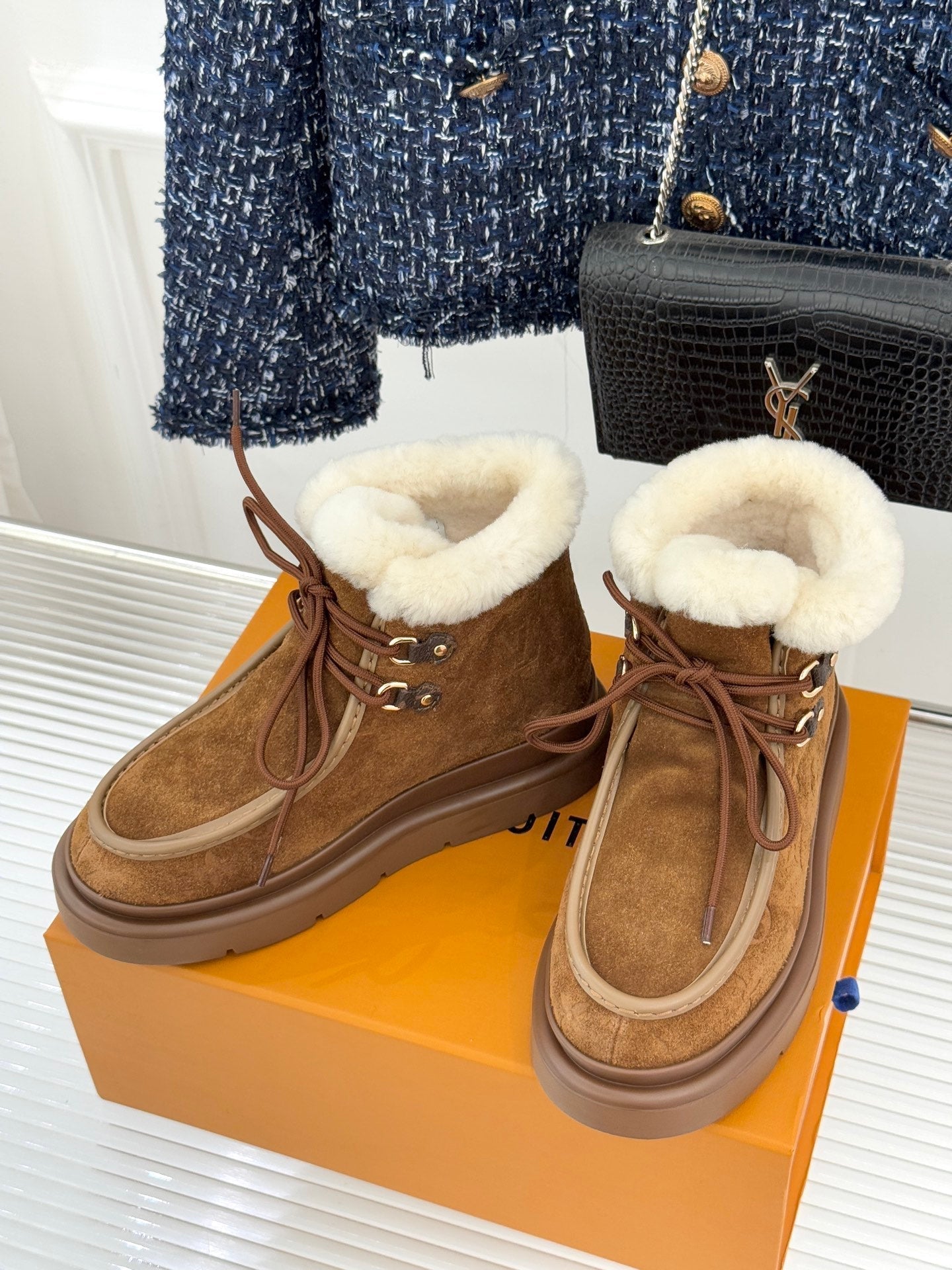 LV Ski Cortina Low Boot Brown Suede Wool 572489
