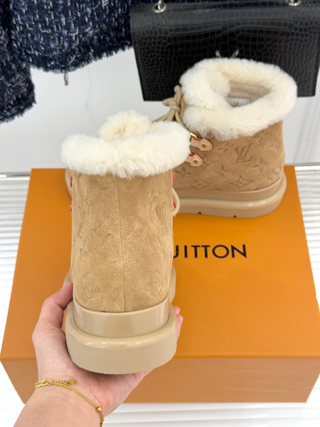 LV Ski Cortina Low Boot Light Brown Suede Wool 572490