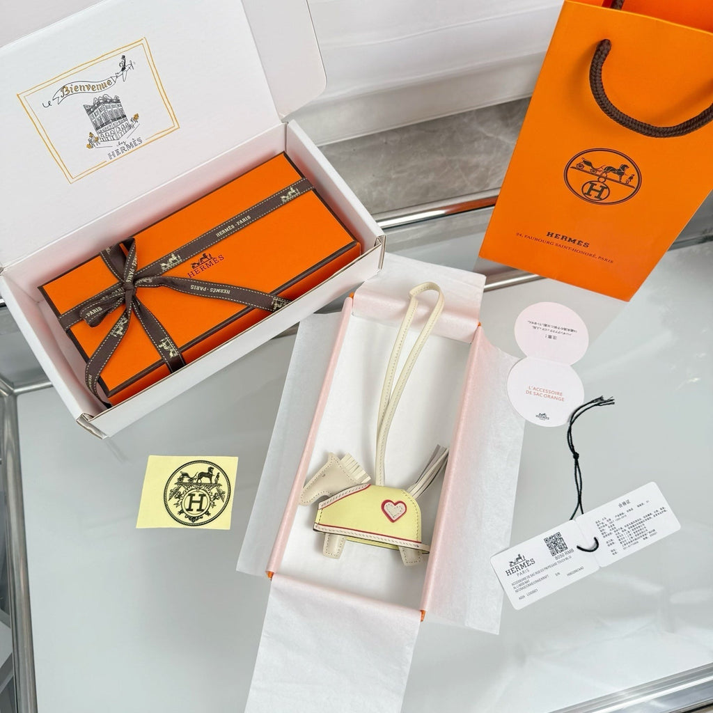 HM Rodeo Robeo Heart PM Charm Beige mix Light Yellow Lambskin