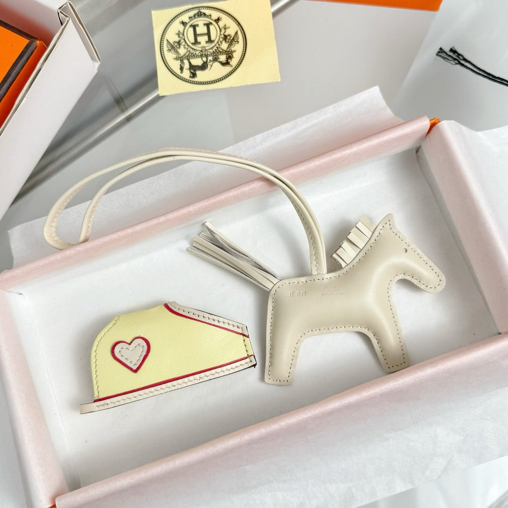 HM Rodeo Robeo Heart PM Charm Beige mix Light Yellow Lambskin