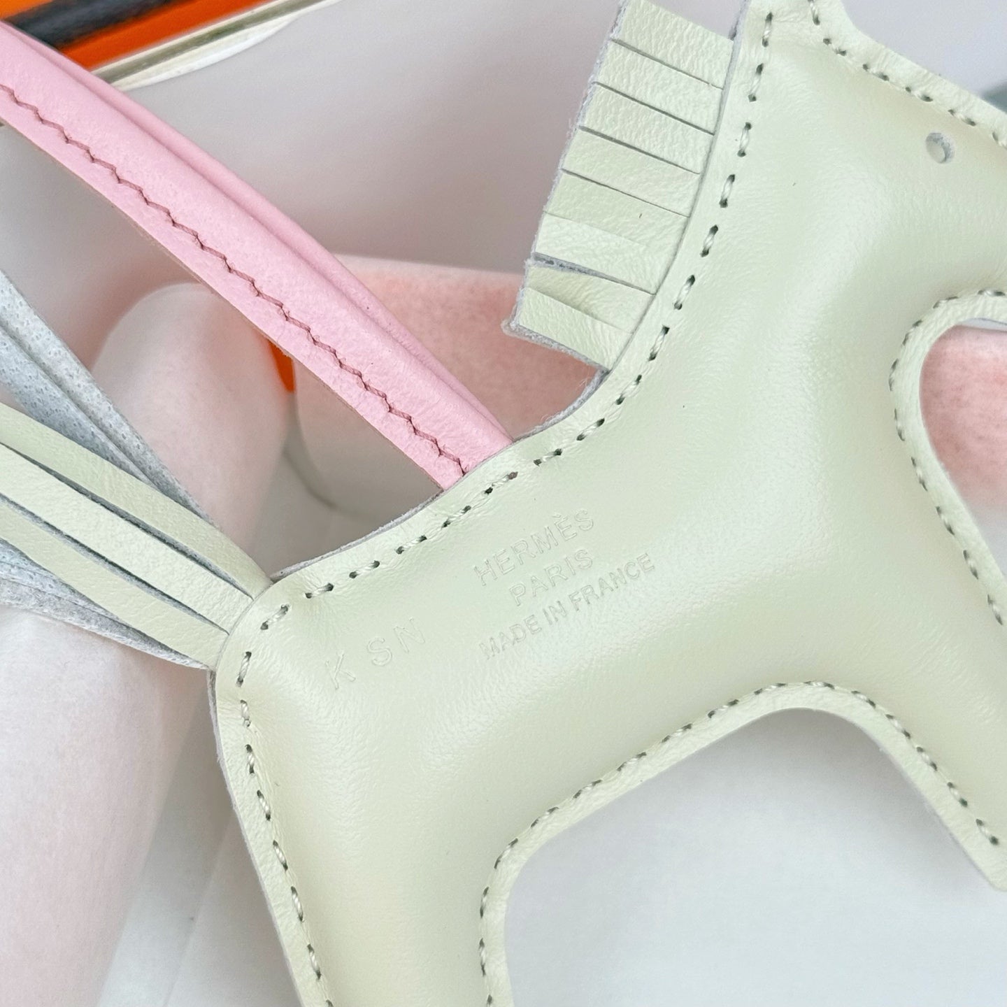 HM Rodeo Robeo Heart PM Charm White mix Chocolate Lambskin