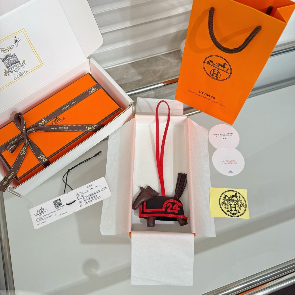 HM Rodeo Robeo 24 PM Charm Chocolate mix Red Lambskin