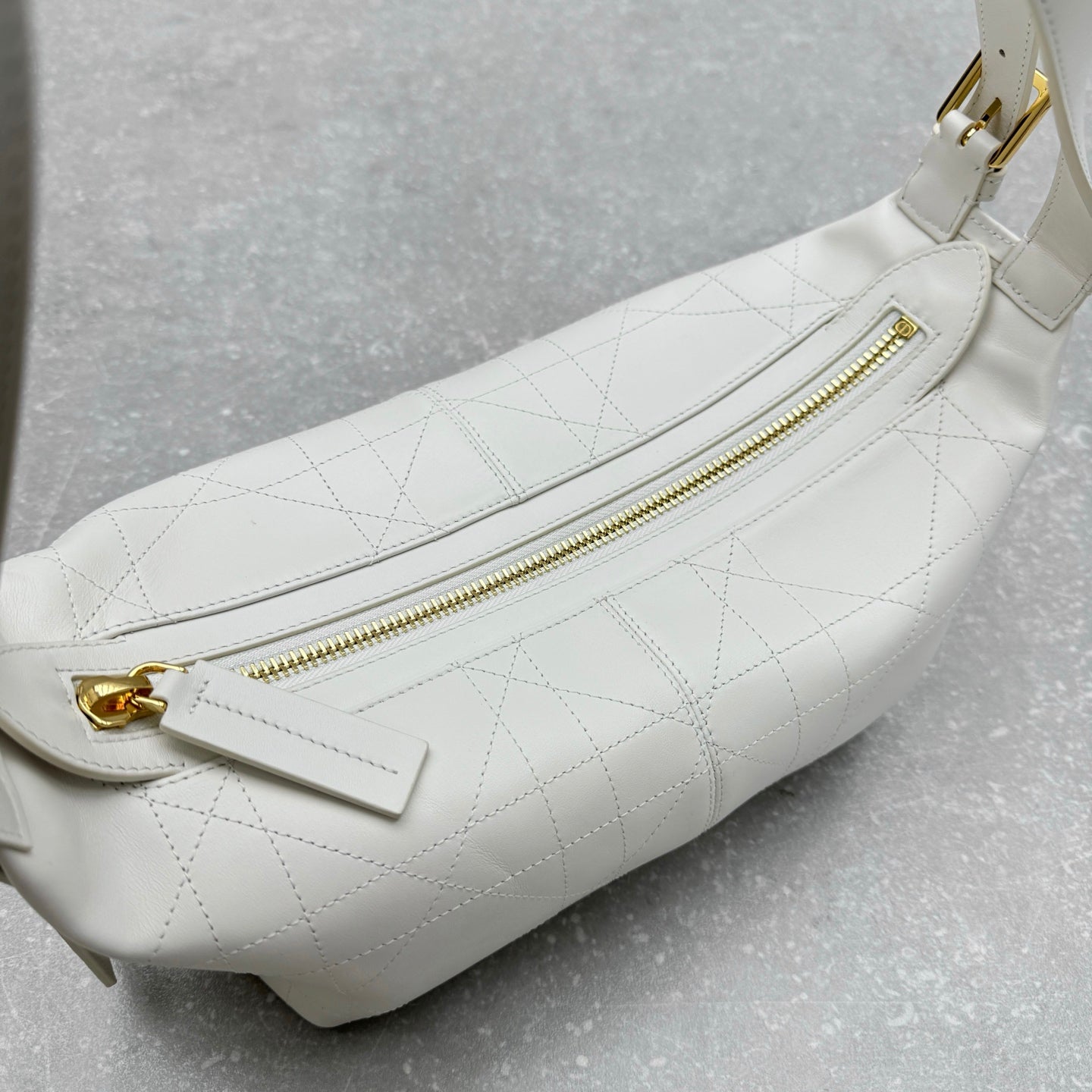 Dior 2025 Hobo Bag 25cm White Calfskin