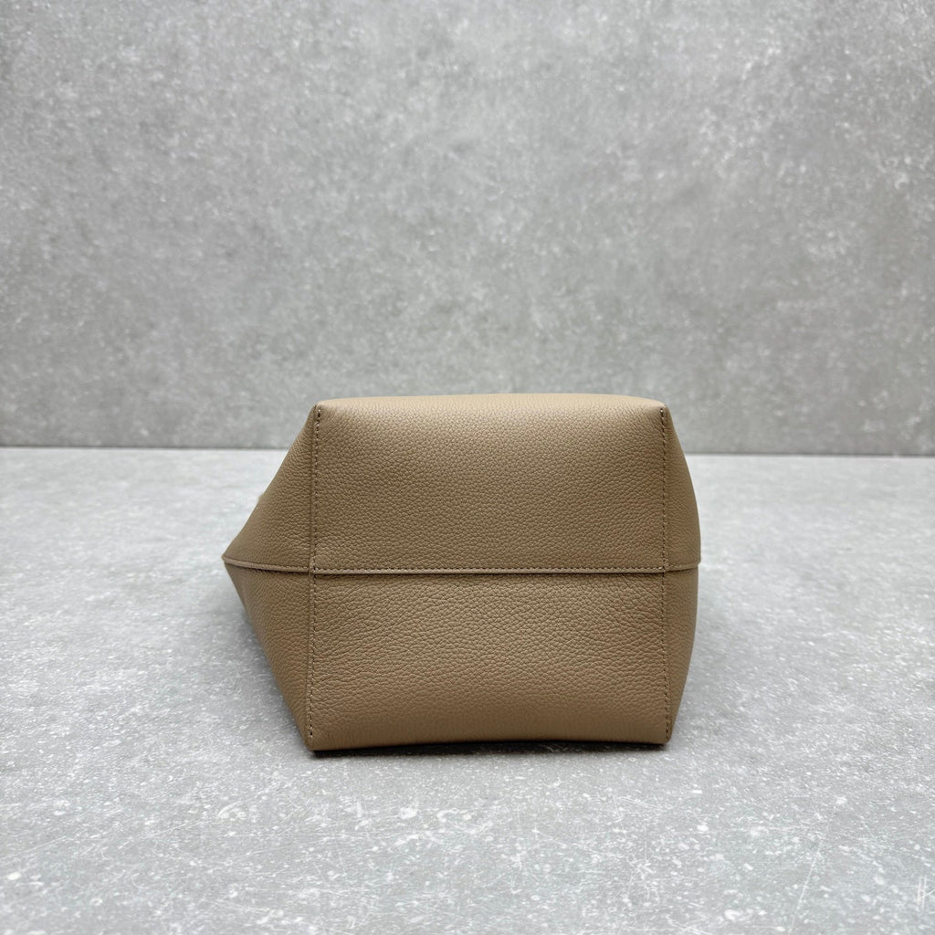 The Row 2025 N/S Park Tote Bag Milk Tea Calfskin