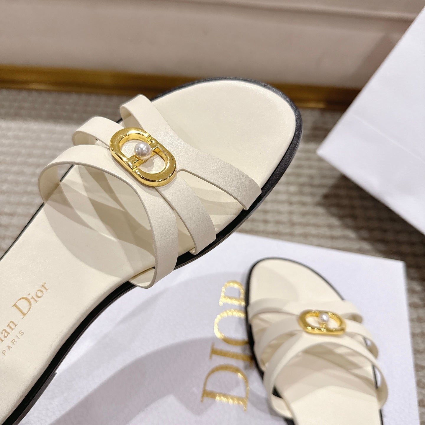 CD 30M Slide White Calfskin 543742