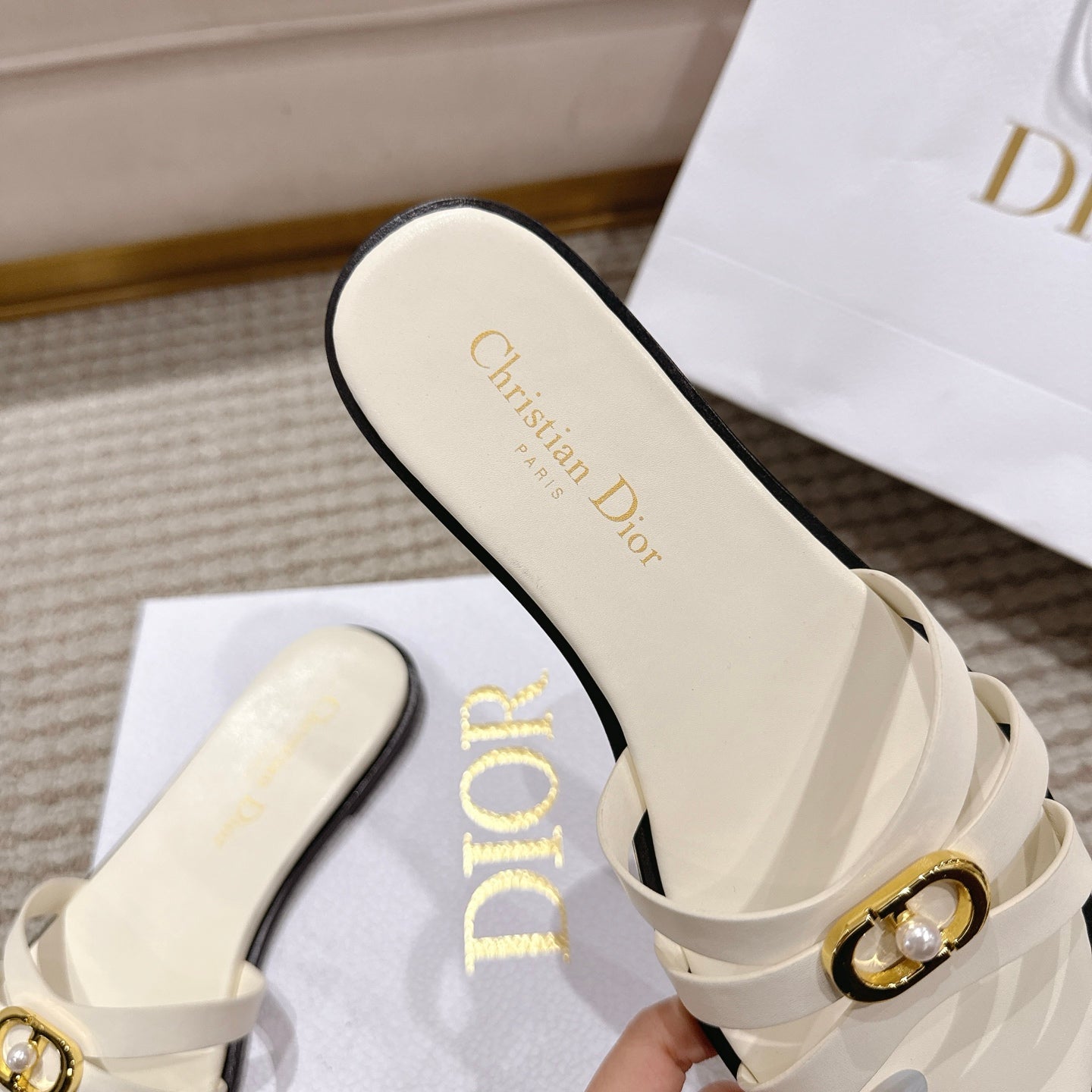 CD 30M Slide White Calfskin 543742