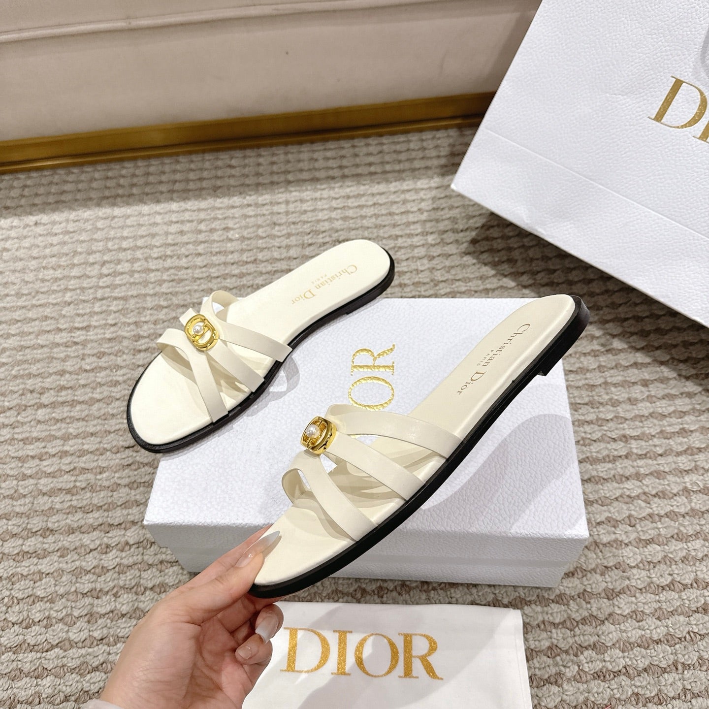 CD 30M Slide White Calfskin 543742