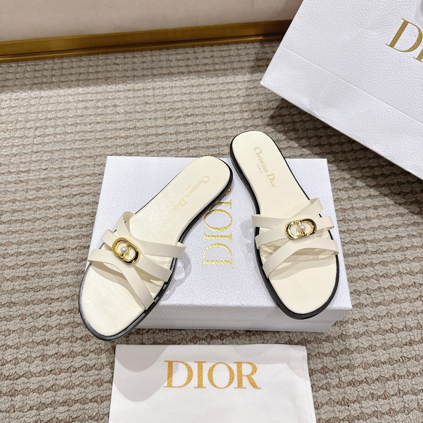 CD 30M Slide White Calfskin 543742