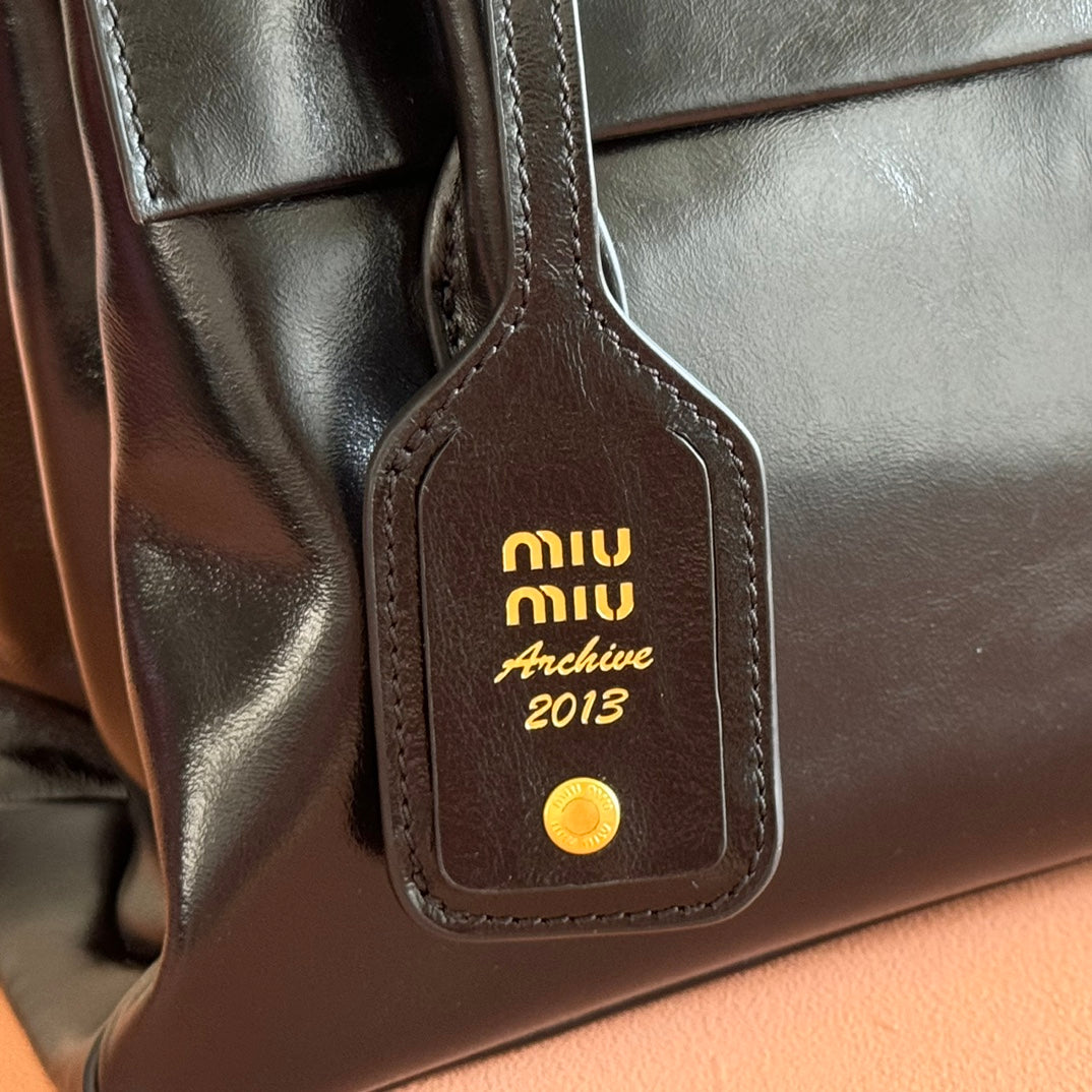 Miu Solitaire Bag 25 Black Calfskin