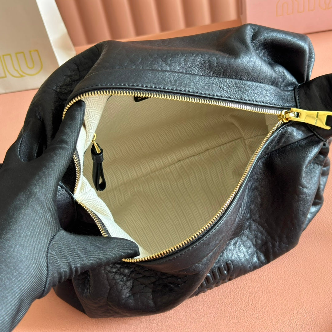 Miu 25ss Large Shoulderbag 40 Black Embossed Lambskin