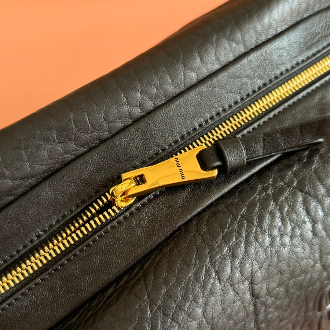 Miu 25ss Large Shoulderbag 40 Black Embossed Lambskin