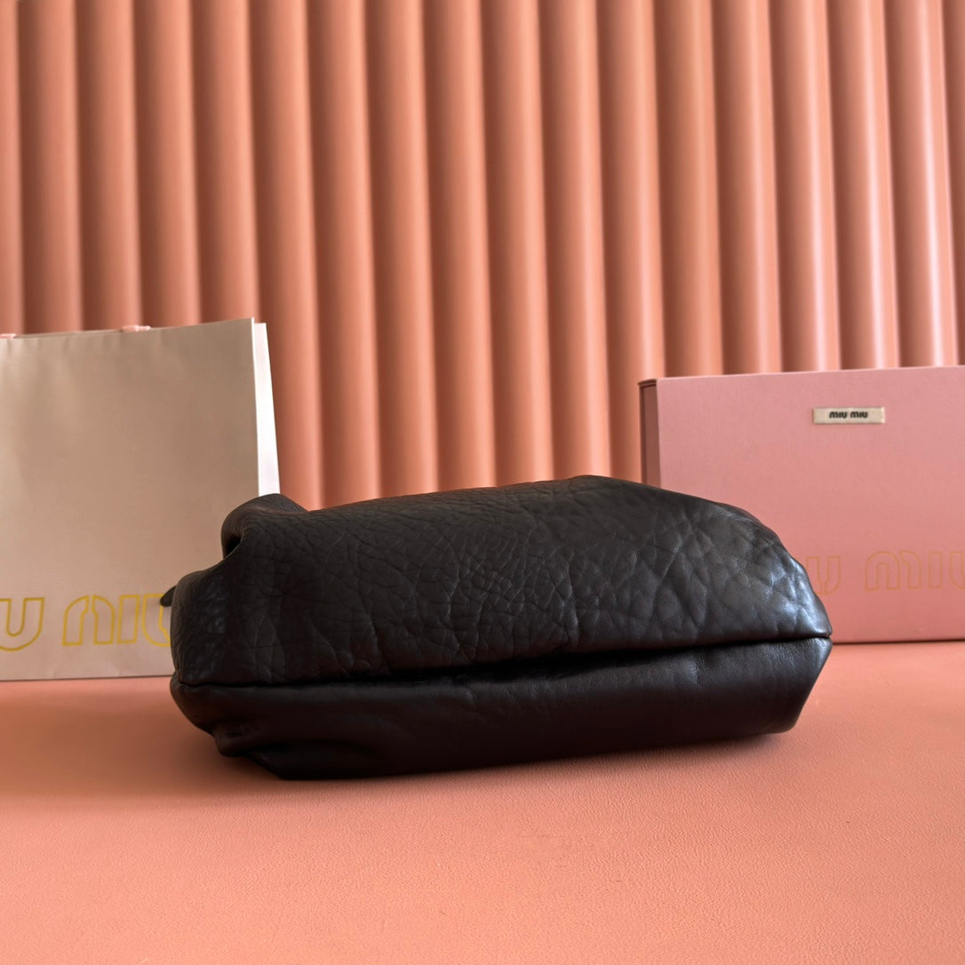 Miu 25ss Large Shoulderbag 40 Black Embossed Lambskin