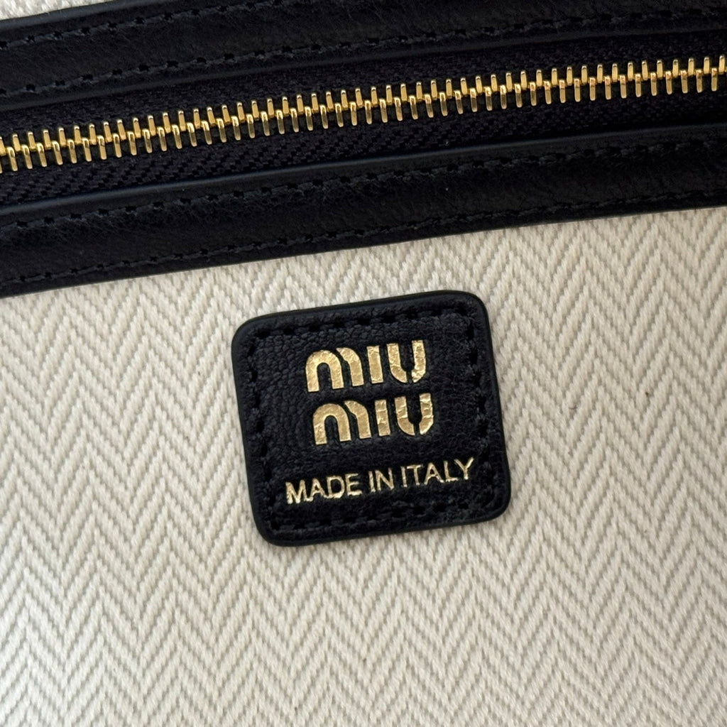 Miu 25ss Large Shoulderbag 40 Black Embossed Lambskin