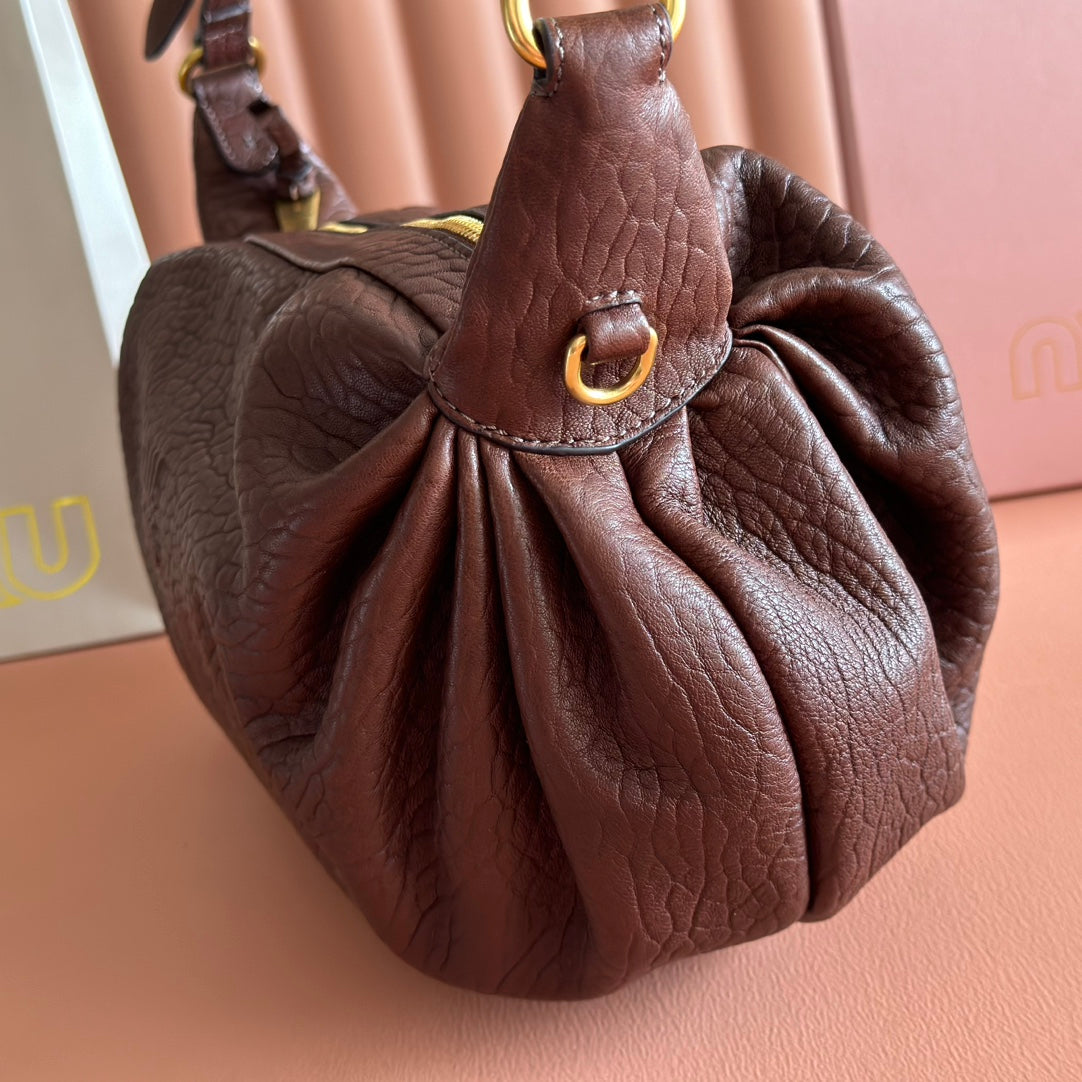Miu 25ss Large Shoulderbag 40 Brown Embossed Lambskin