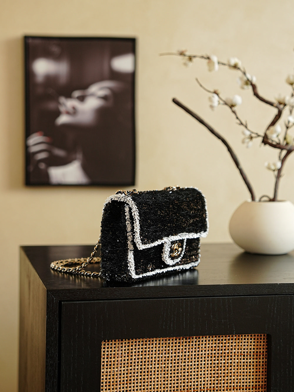 CC 2025 Flap Bag Black White Sequin 308600