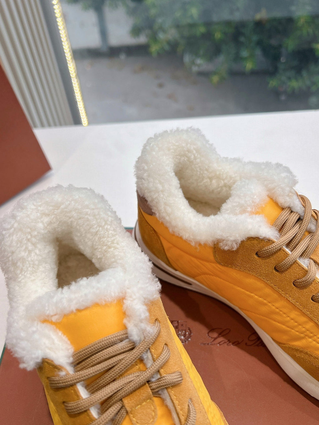 LP Weekend Walk Sneaker Yellow & Brown Fur Suede 549510