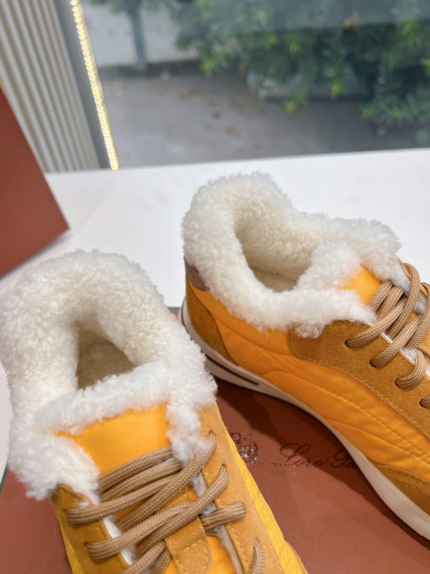 LP Weekend Walk Sneaker Yellow & Brown Fur Suede 549510