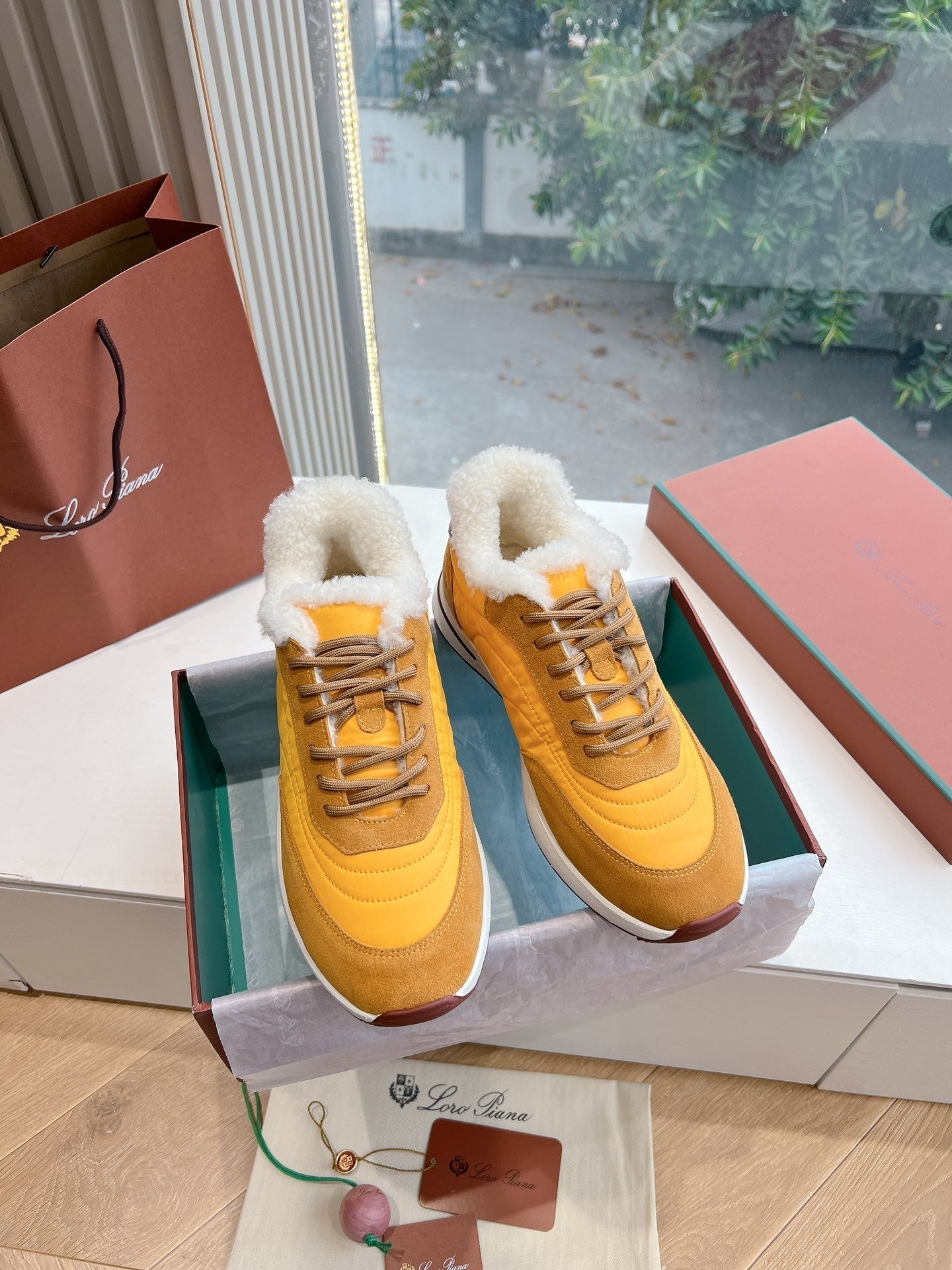 LP Weekend Walk Sneaker Yellow & Brown Fur Suede 549510