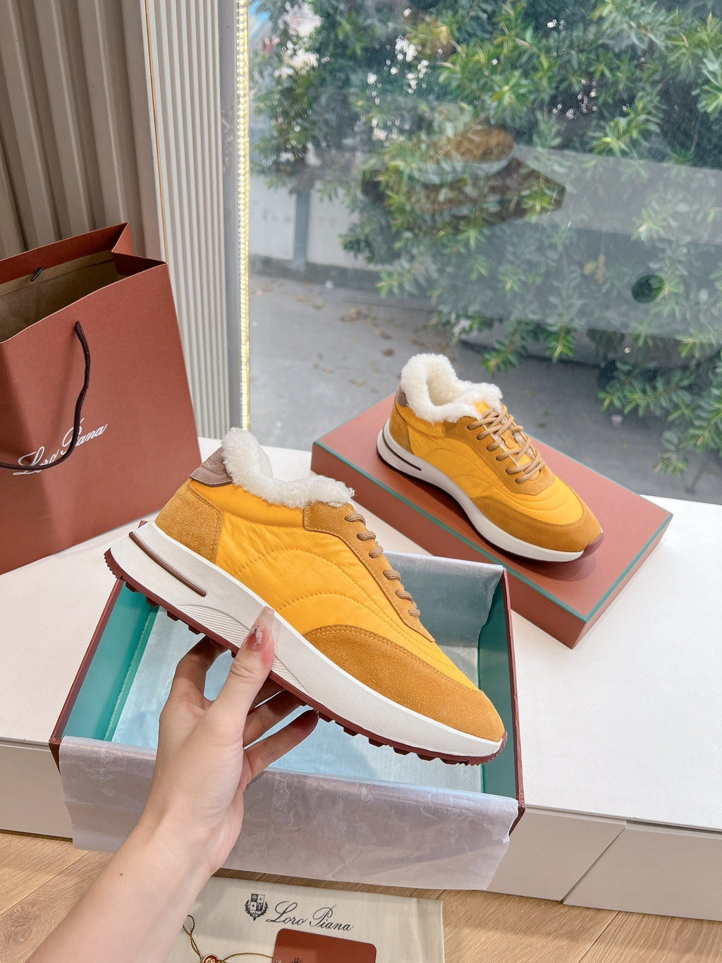 LP Weekend Walk Sneaker Yellow & Brown Fur Suede 549510