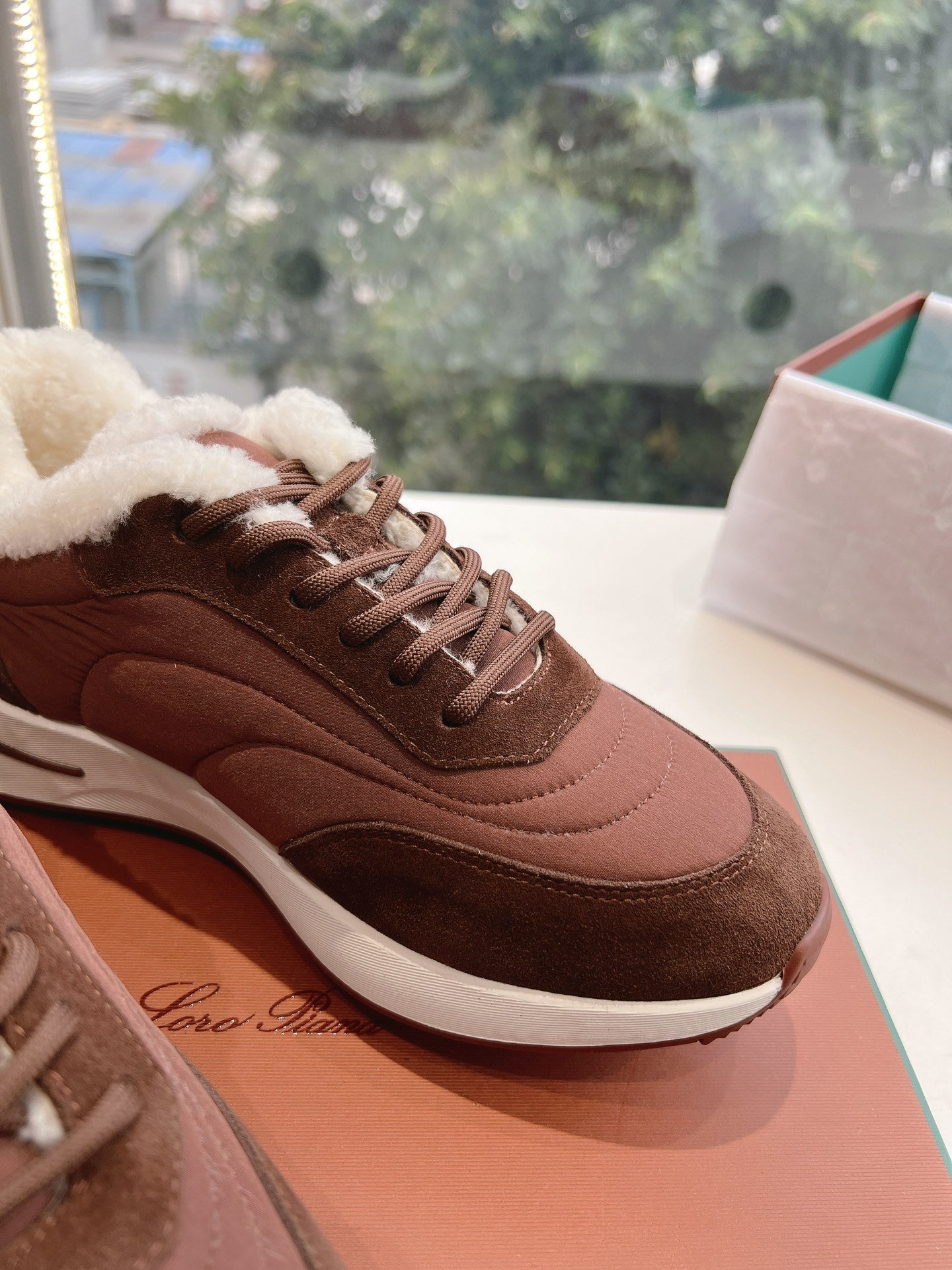 LP Weekend Walk Sneaker Coffee & Chocolate Brown Fur Suede 549511