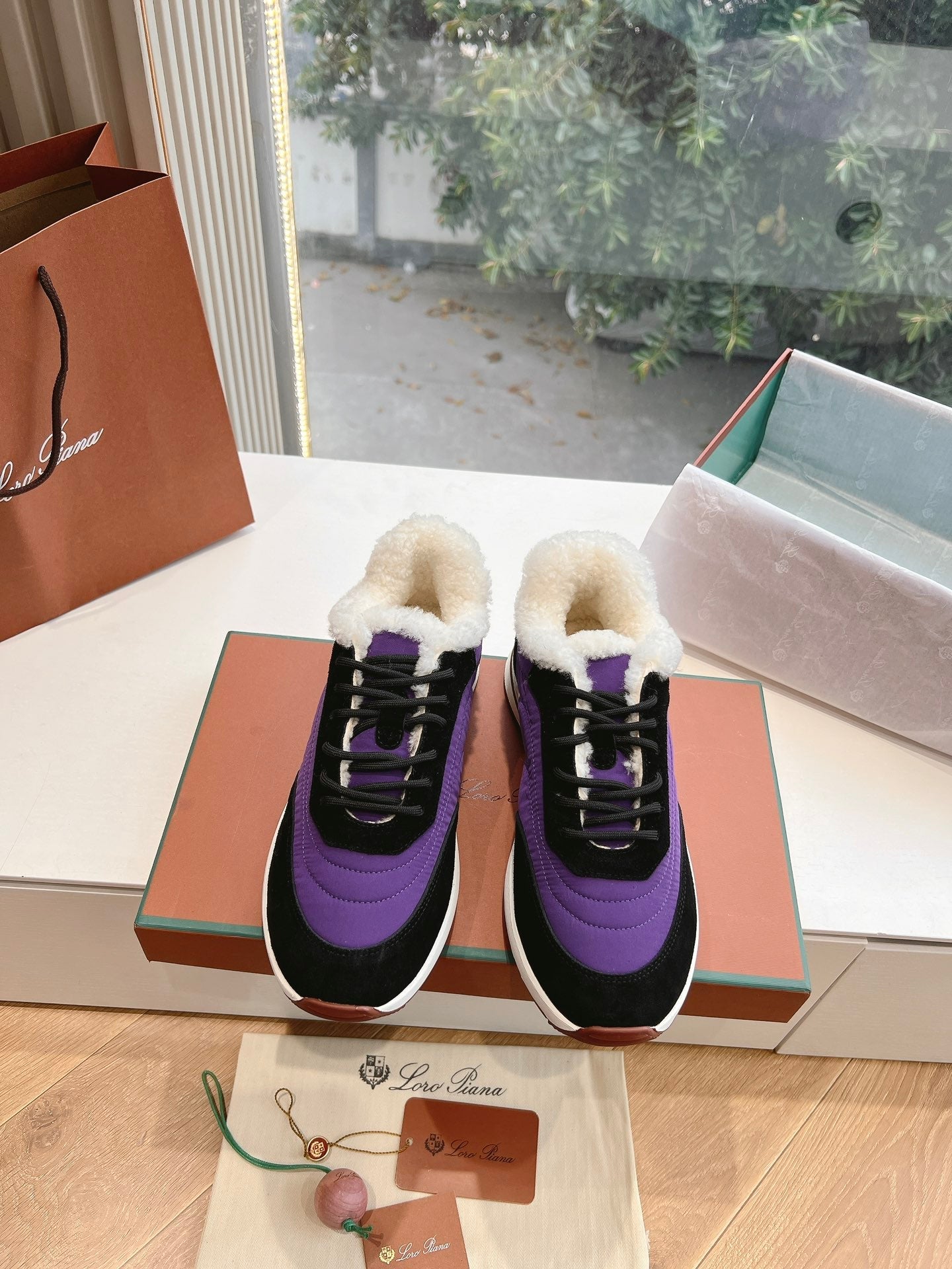 LP Weekend Walk Sneaker Black Purple Fur Suede 549512