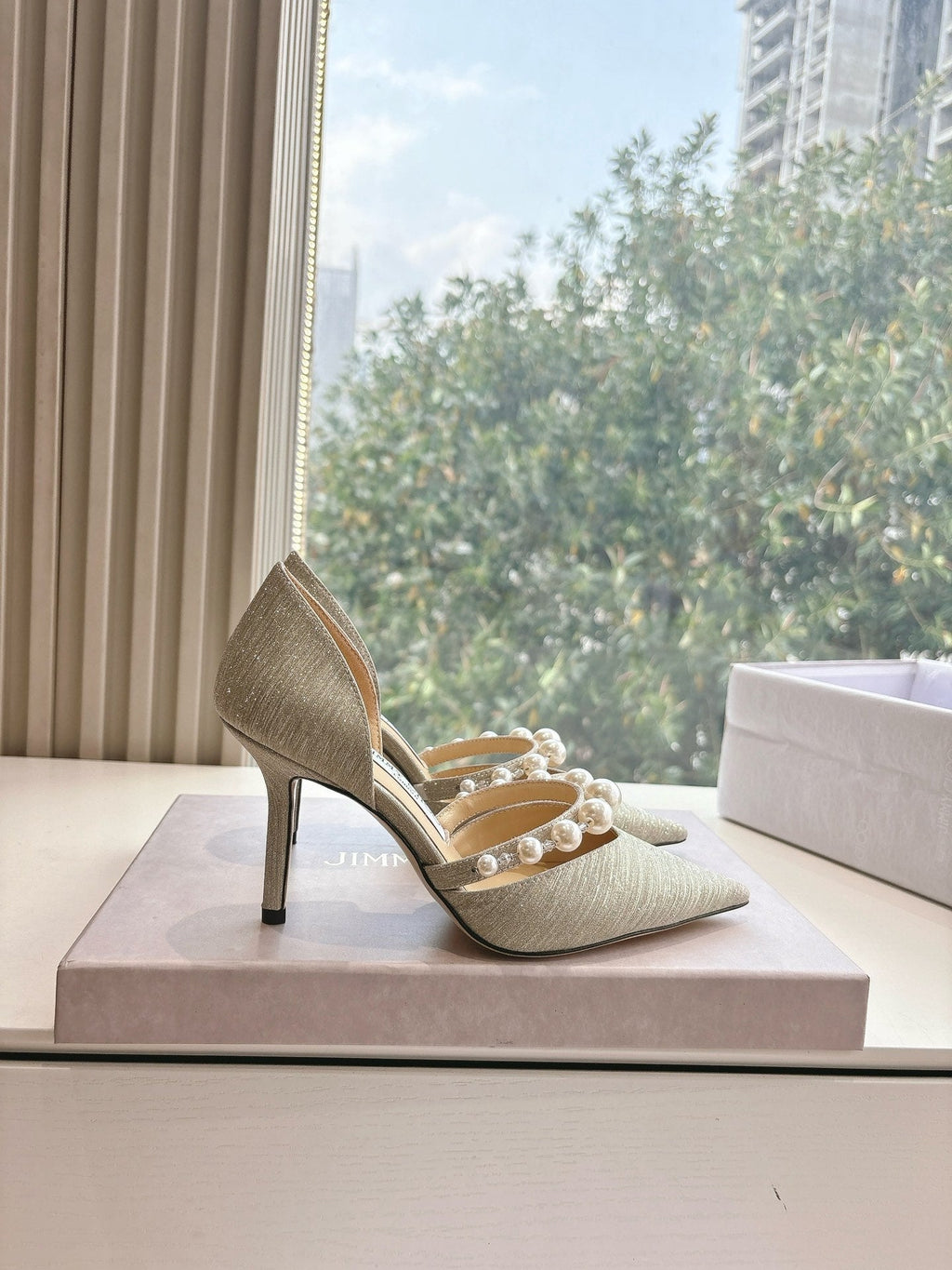 Jimmy Aureli Pearl-embellished Pumps 85mm Sliver Glitter 547687